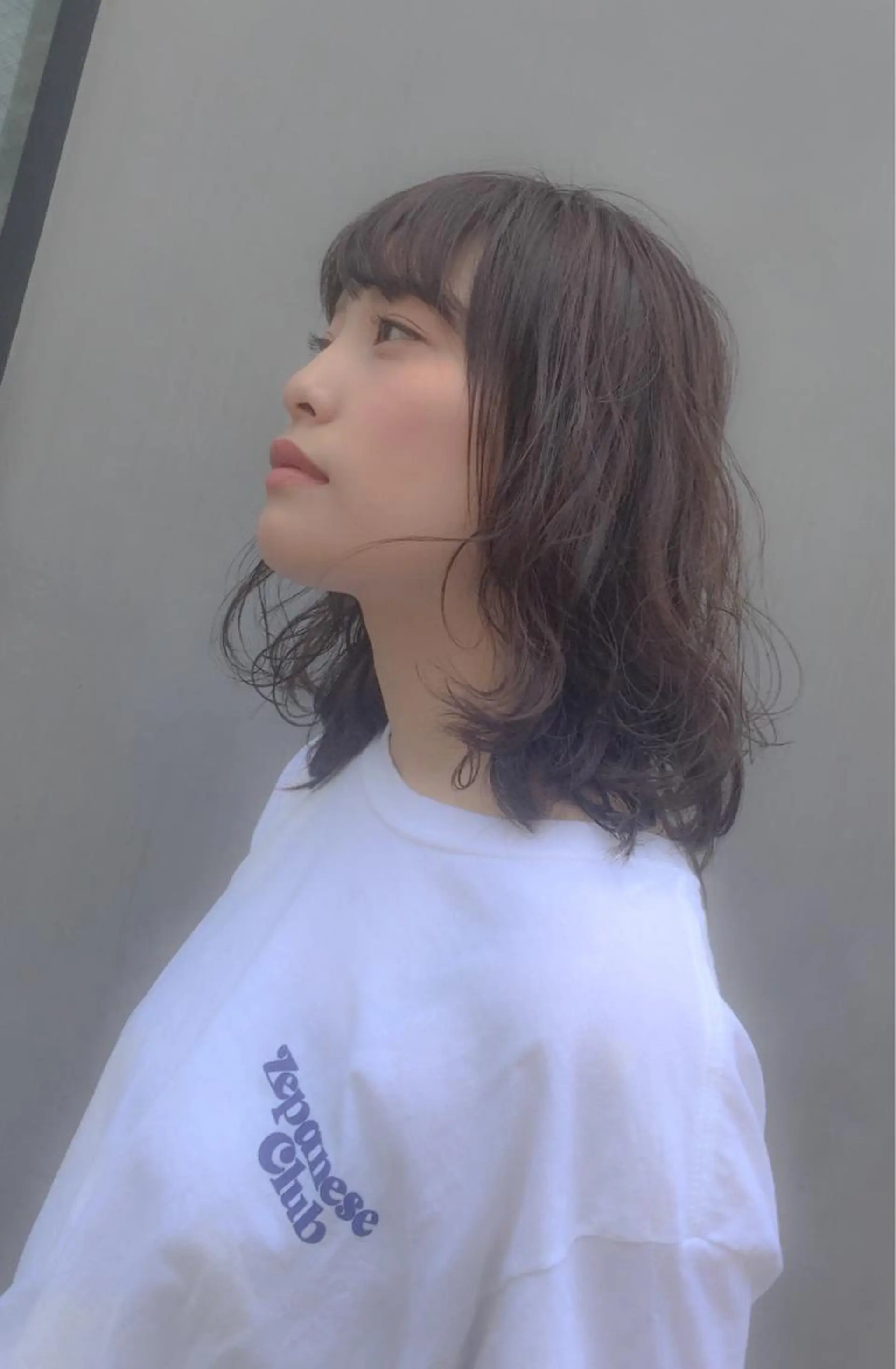 ミディアム カラー ホワイト&レイヤーカ ットエクステ長畠俊輔のヘアスタイル