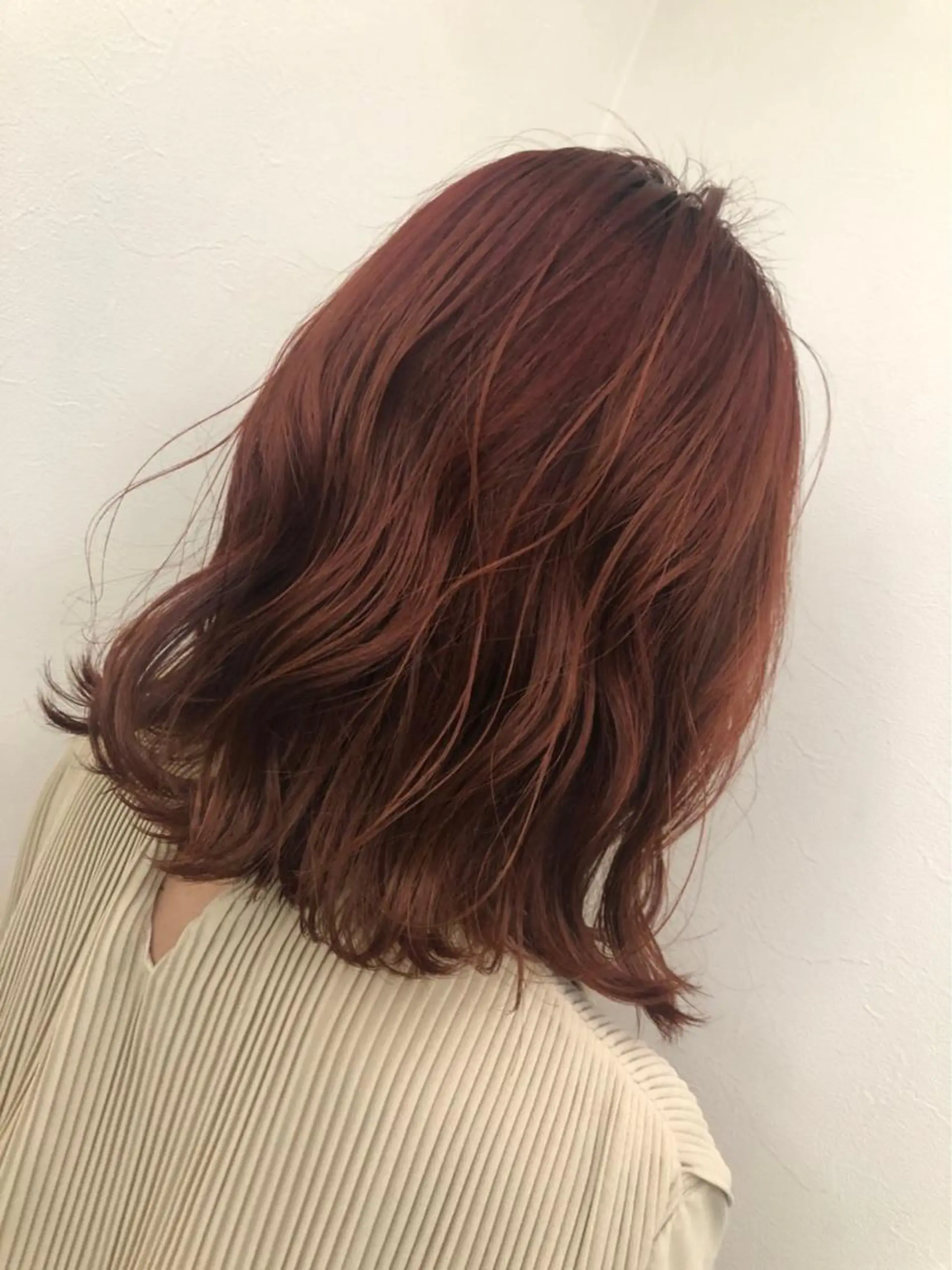 ミディアム カラー ブラウンカラー レッドカラー レッドブラウン ヘアカラー TotalBeautysalonCURE所属・CURE 朱梨のネイルデザイン