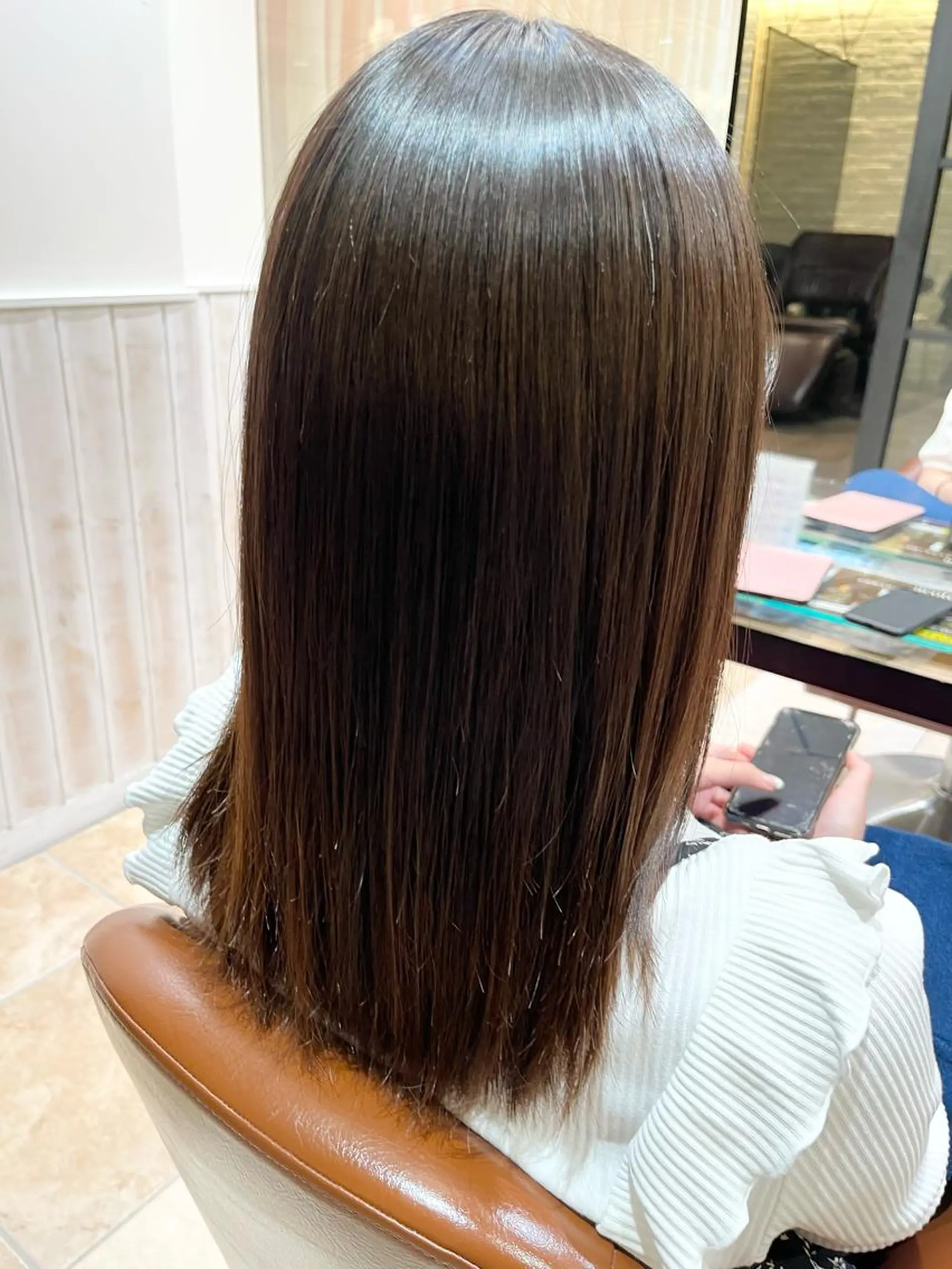 セミロング 透け感カラー🌿 小島 りなのヘアスタイル