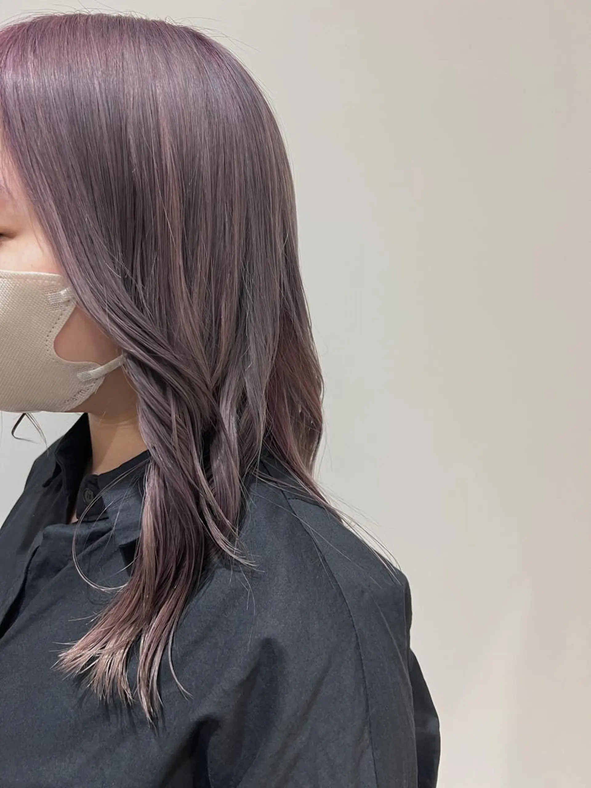 ミディアム カラー ブリーチ ハイトーンカラー ラベンダーカラー ピンクカラー ピンクラベンダー 暗髪カラー🫐パーマ おくだりんかのヘアスタイル