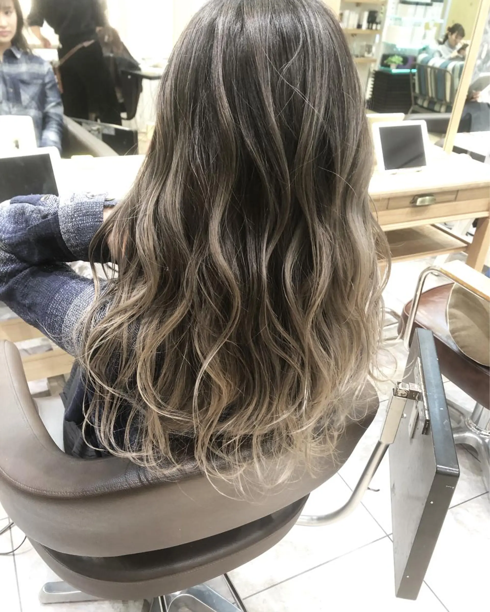 ロング カラー ブリーチカラーレイヤ ーカット🦋annaのヘアスタイル