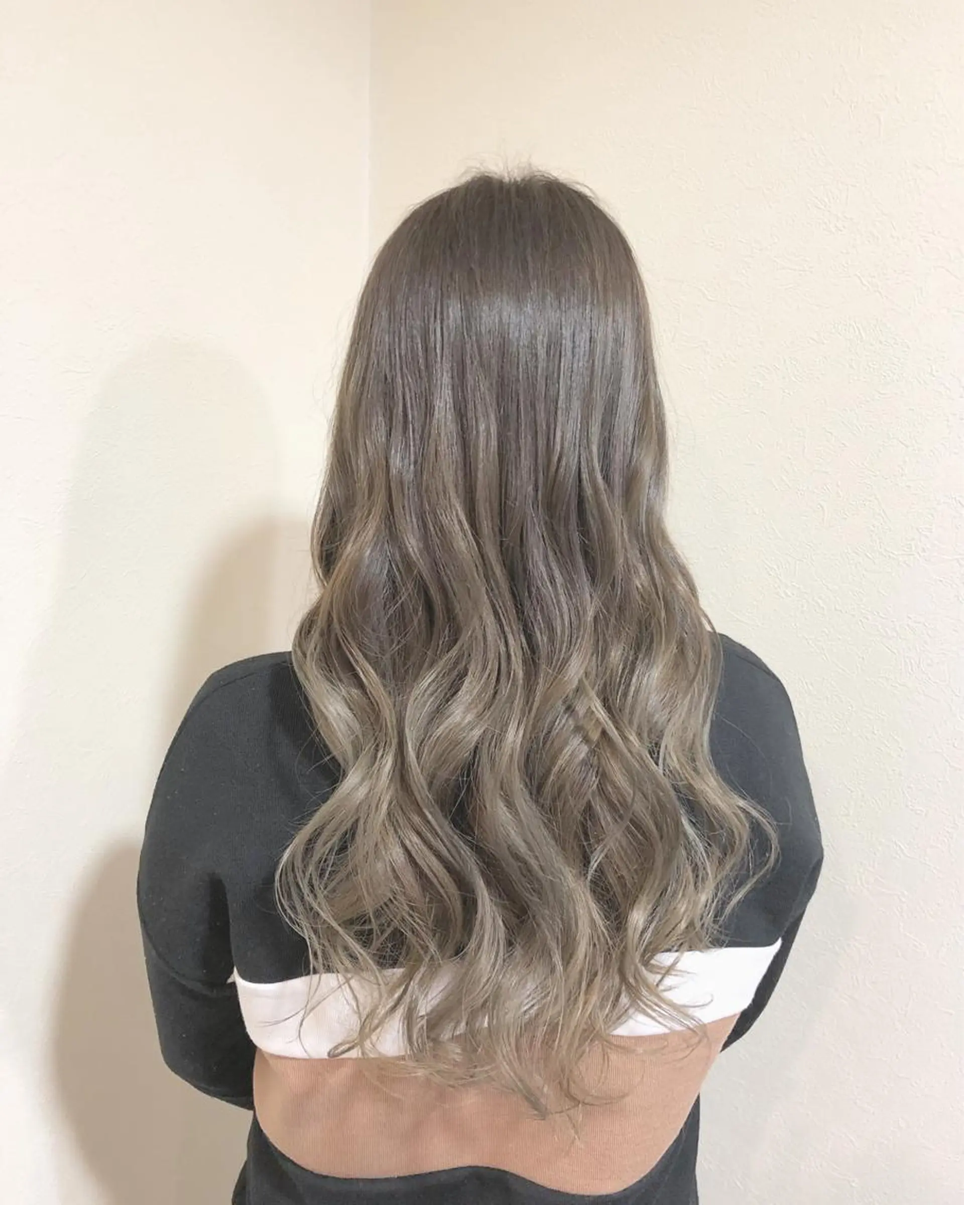 ロング アッシュ アッシュグレー ヤマグチ ヒカルのヘアスタイル