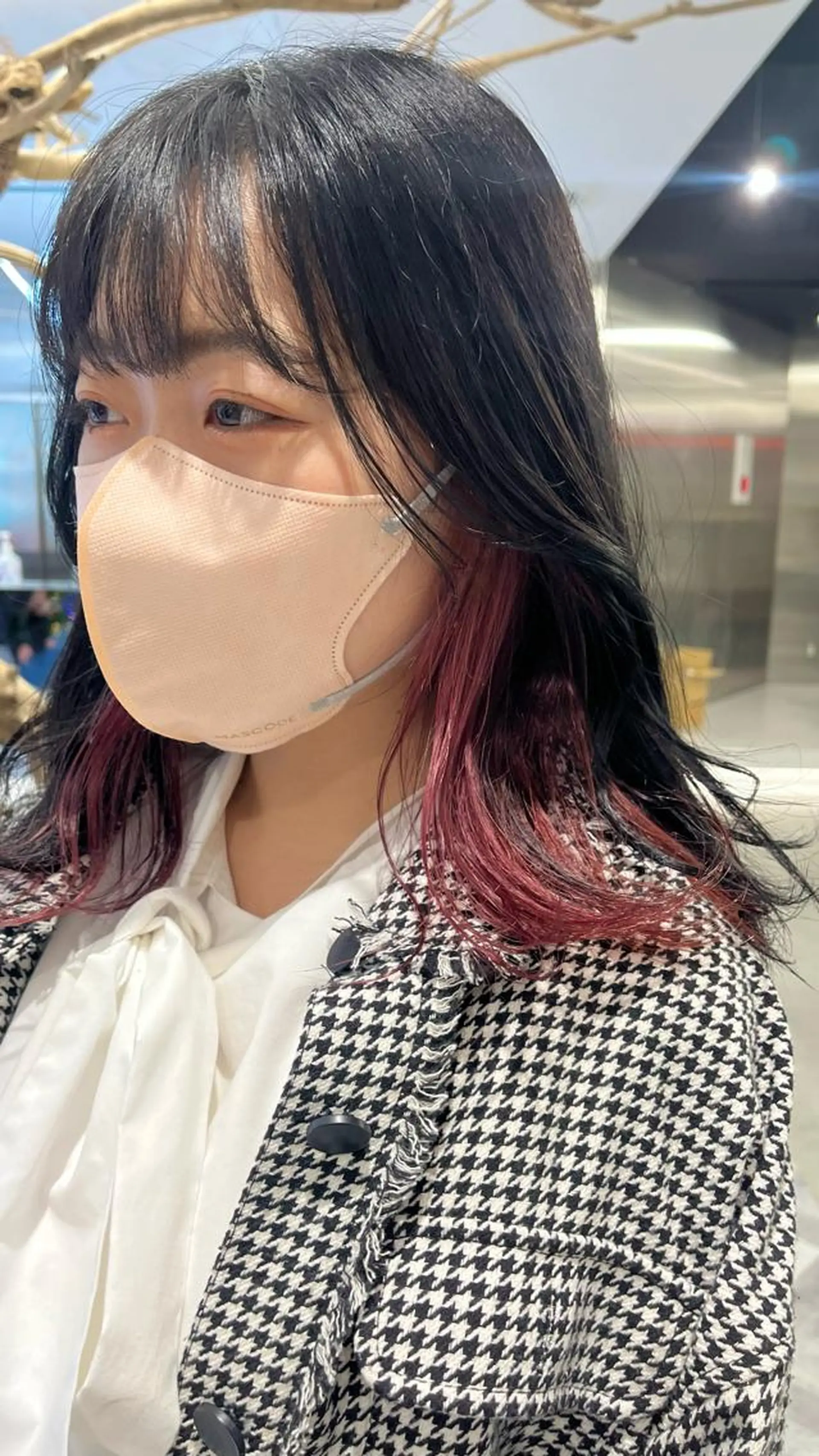 セミロング カラー ネイル ブリーチ インナーカラー ピンクカラー ピンク mai🤍縮毛酸性ス トレート/アイリストのヘアスタイル