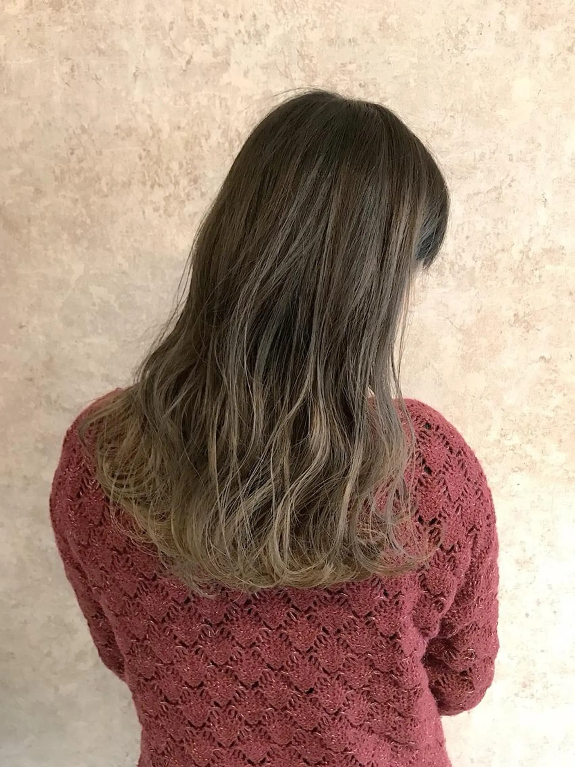 ミディアム カラー パーマ レイヤーカット 早崎太生のヘアスタイル