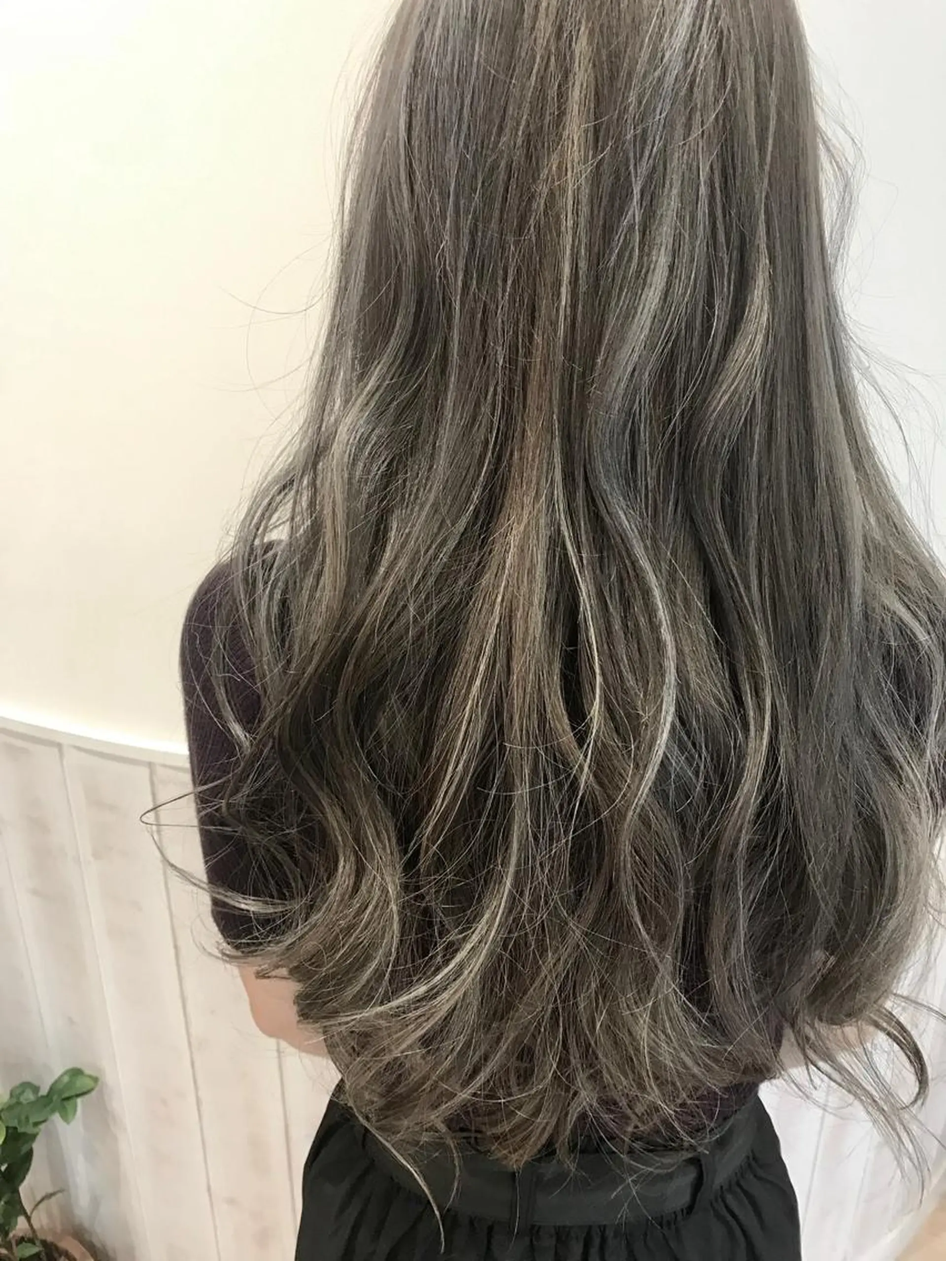 ロング カラー にしだ まりえのヘアスタイル
