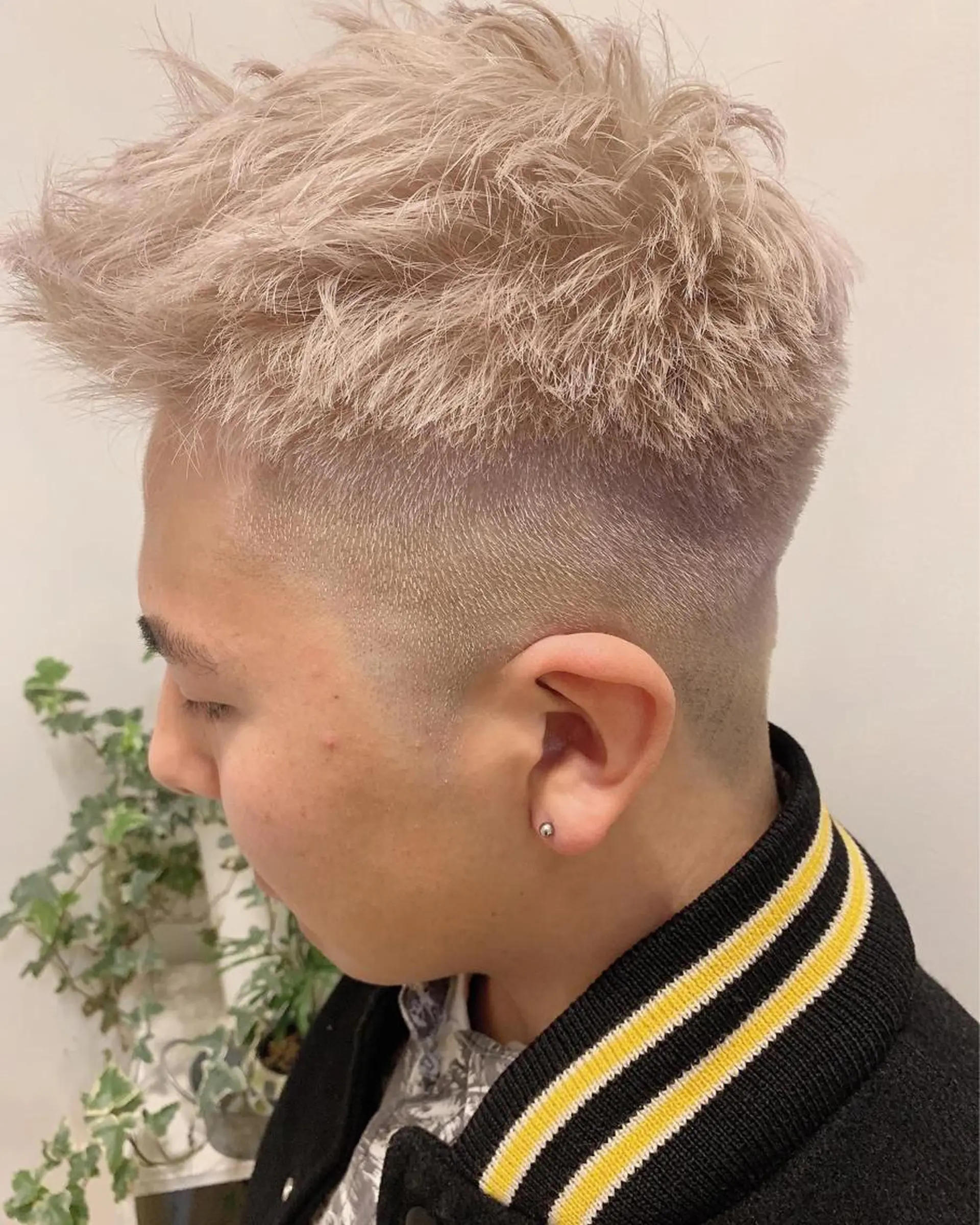 ショート カラー メンズ VEGA天神 ブリーチのヘアスタイル