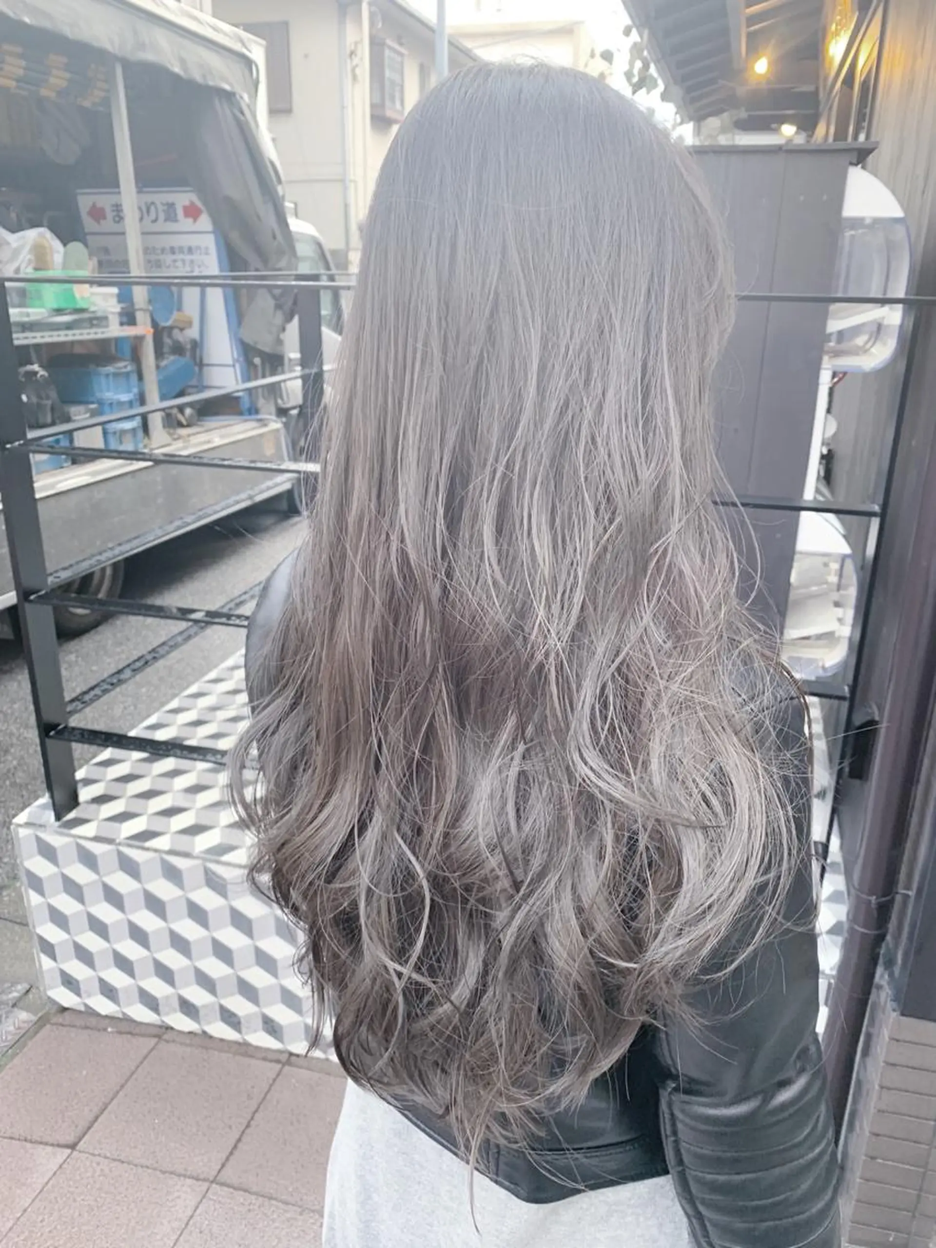 ロング カラー グラデーションカラー シルバー DUMBO所属・【完全マンツー 恵比寿】佐藤 翔のヘアスタイル