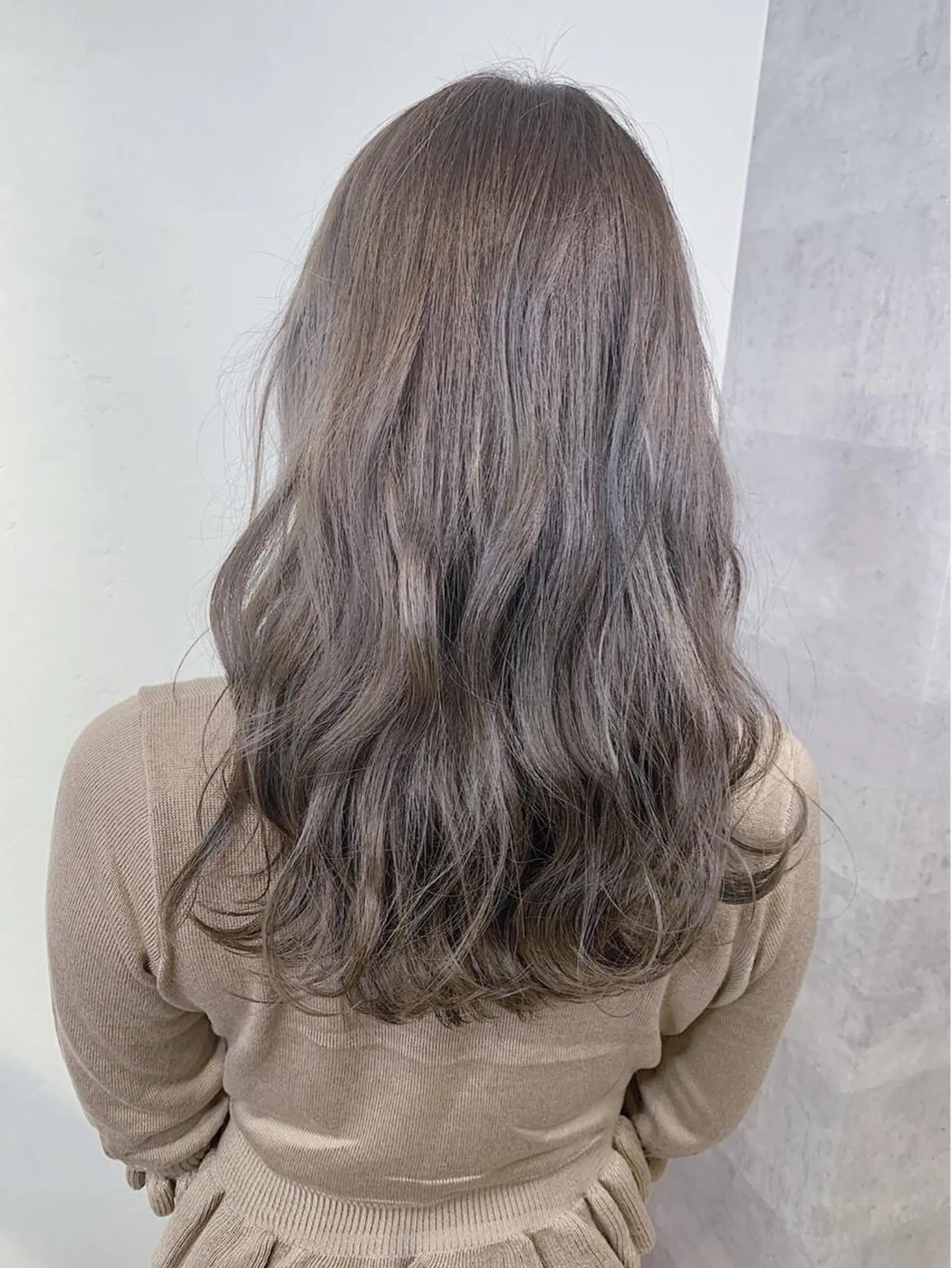 セミロング カラー _WHITE＋ 南海難波店のヘアスタイル