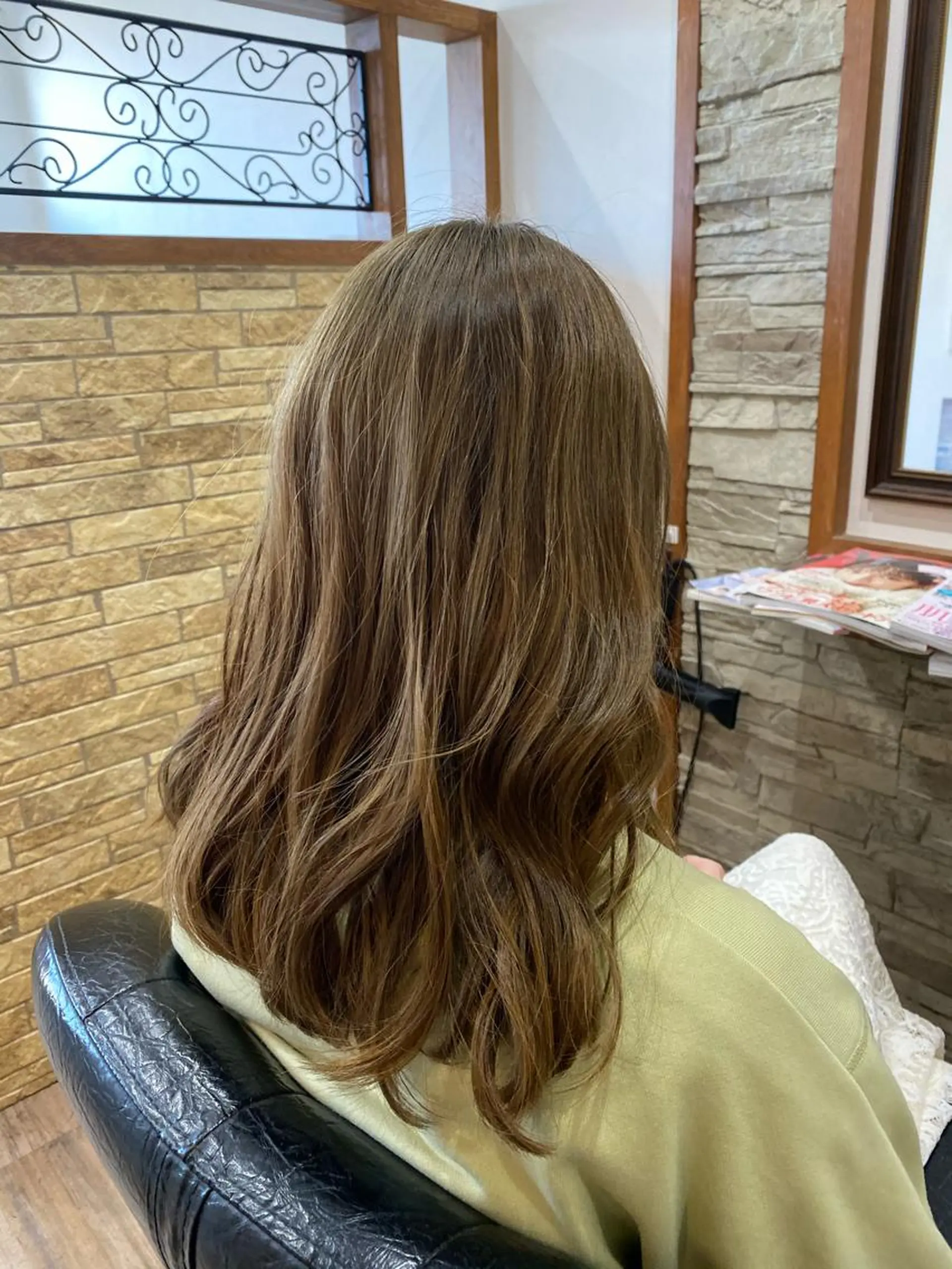 ロング カラー ベージュカラー ブリーチ ブラウンカラー 透明感カラー ダブルカラー ヘアカラー トリートメント hair salon el soluz所属・山岡 秀規のヘアスタイル