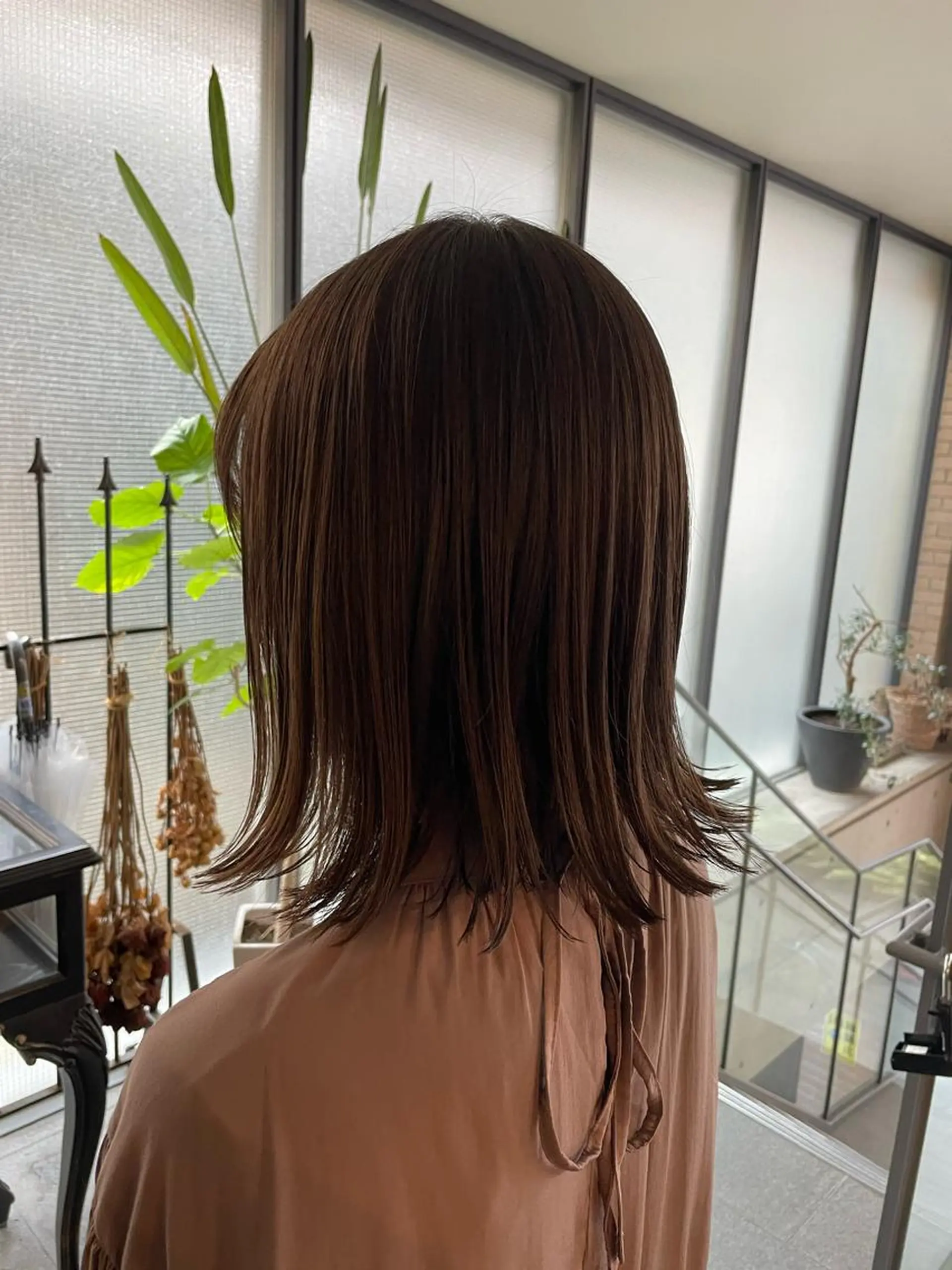 ミディアム カラー ベージュカラー ブラウンカラー ブラウンベージュ カット ヘアカラー トリートメント やすだ しおりのエステ・リラクイメージ