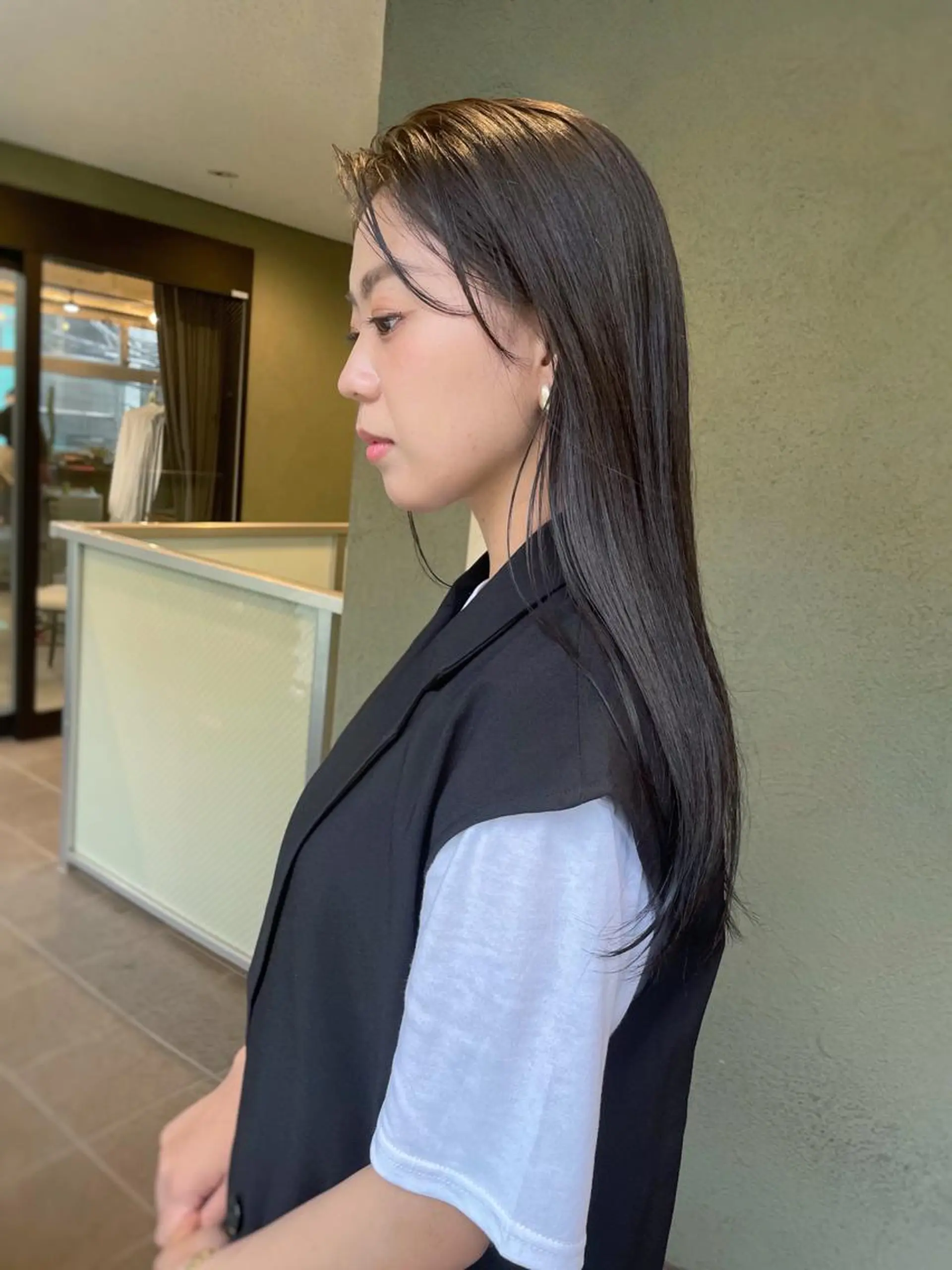 ロング カラー アッシュ アッシュグレー カット ヘアカラー トリートメント HIROKI ” stylistのヘアスタイル