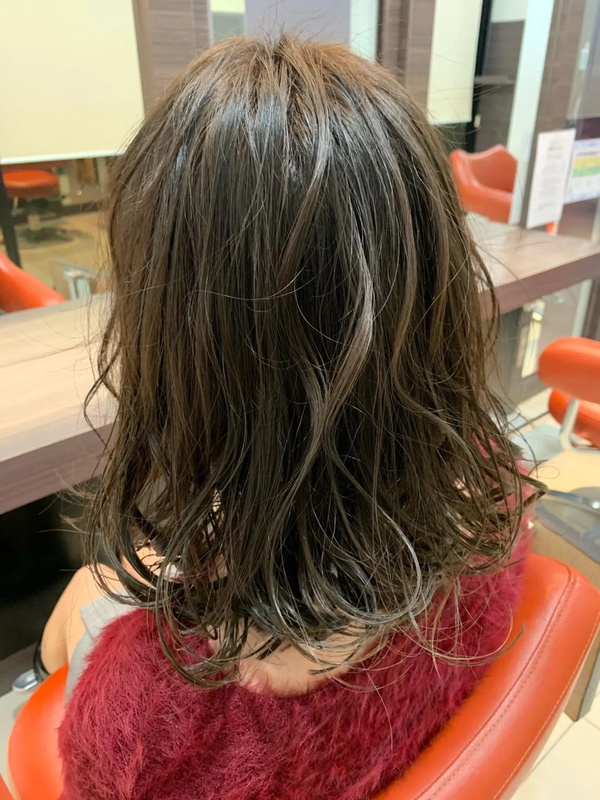 ミディアム カラー 透明感カラー グレージュ 國井 瑞貴のヘアスタイル