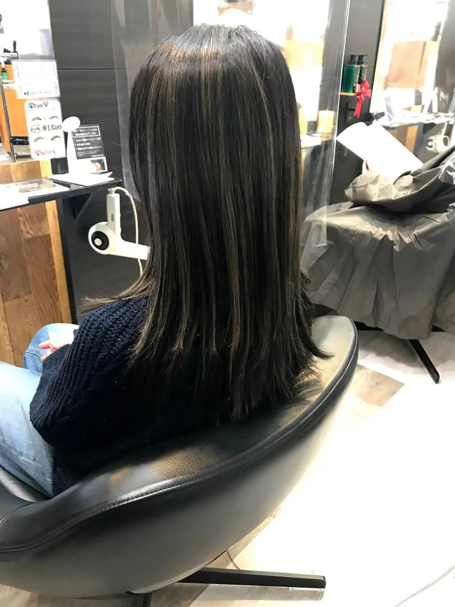 セミロング カラー 正分 真美のヘアスタイル