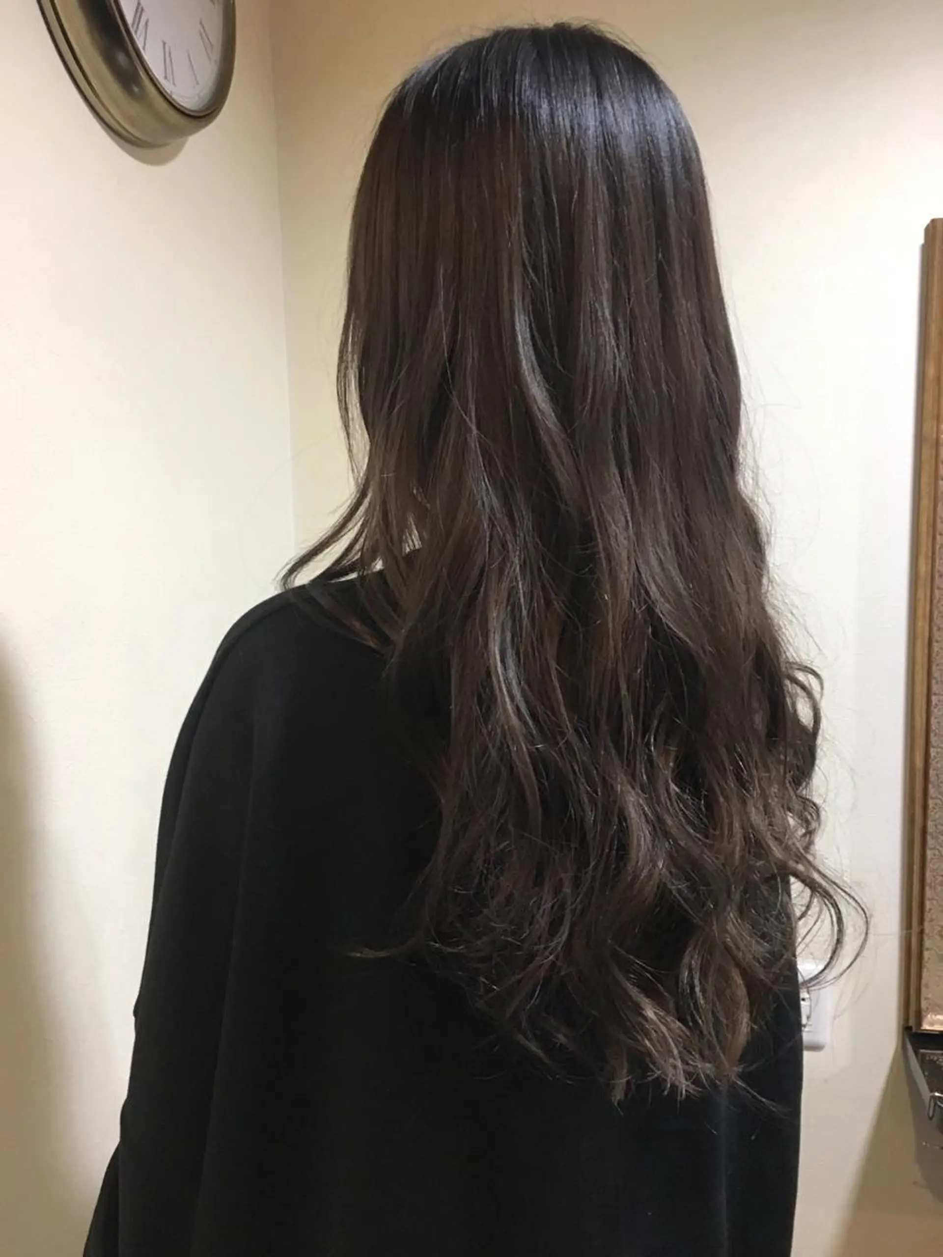 カラー 工藤 綾華のヘアスタイル