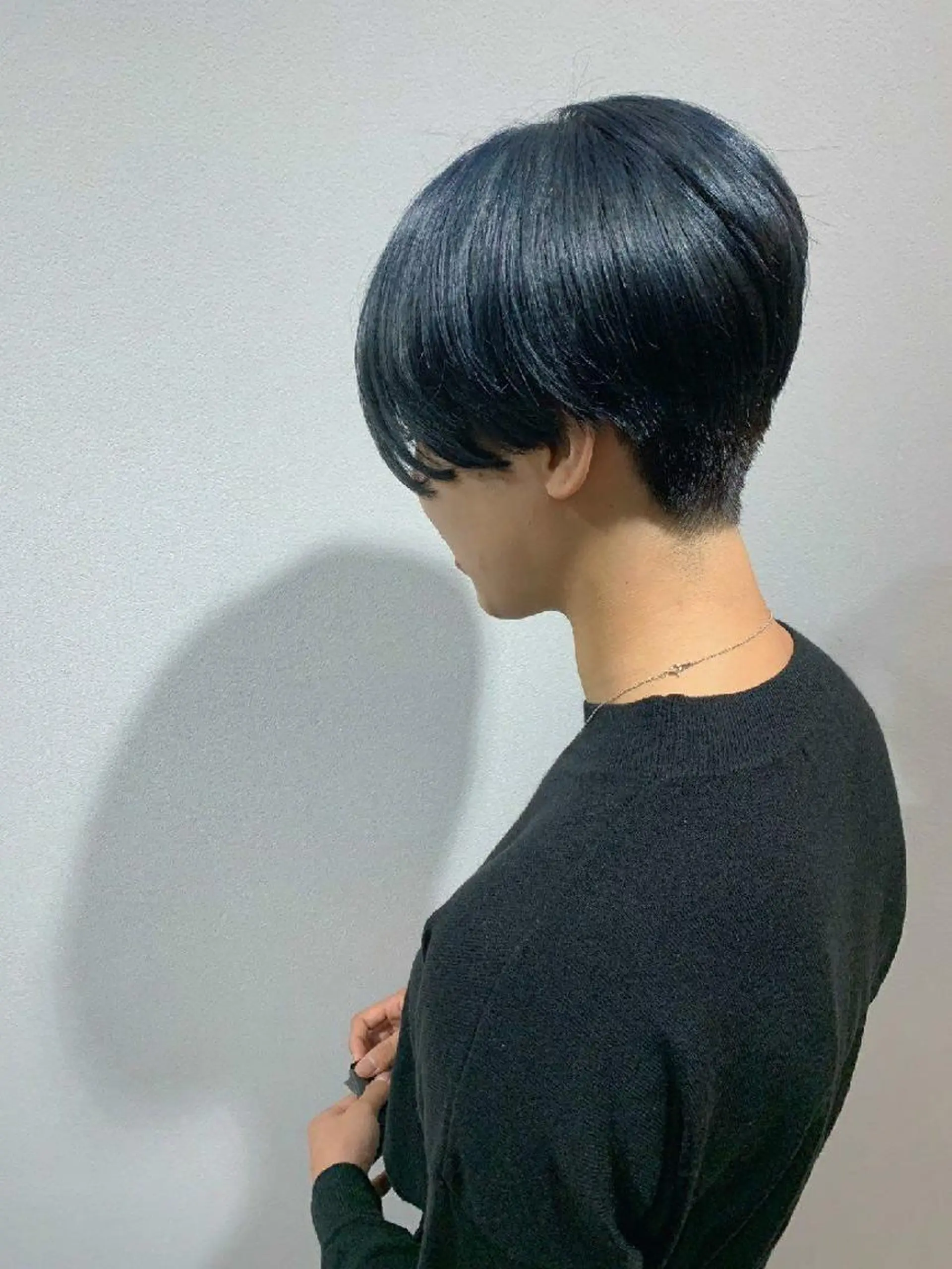 ショート カラー ハンサムショート ブルーカラー ブルージュ 透明感カラー ショートヘア EMANON名古屋所属・美谷添（ミヤゾエ） まどか大人ヘアサロンのヘアスタイル