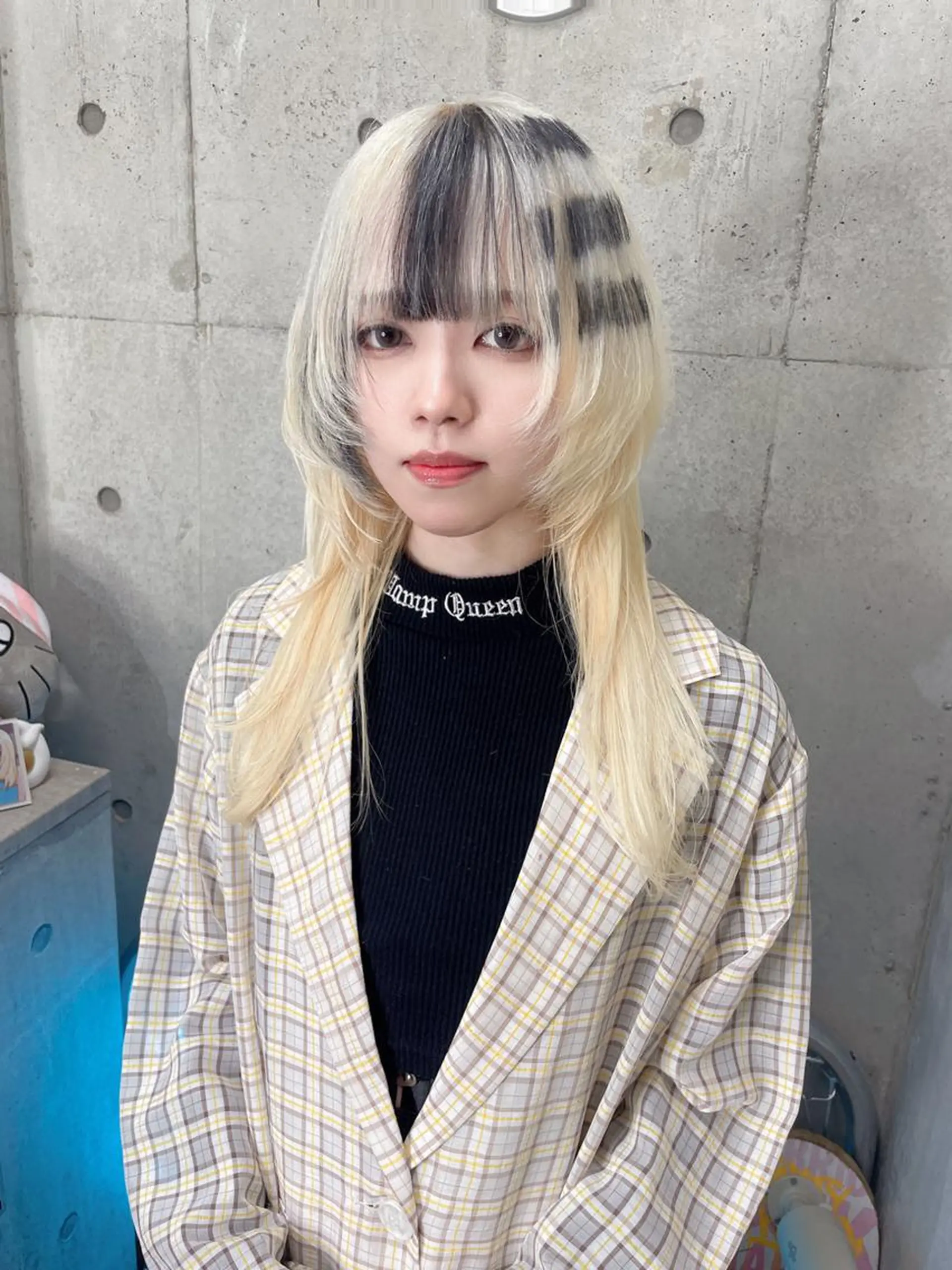 カラー ミディアム ヘアカラー ウルフカットデザイン カラー特化アールイーのヘアスタイル