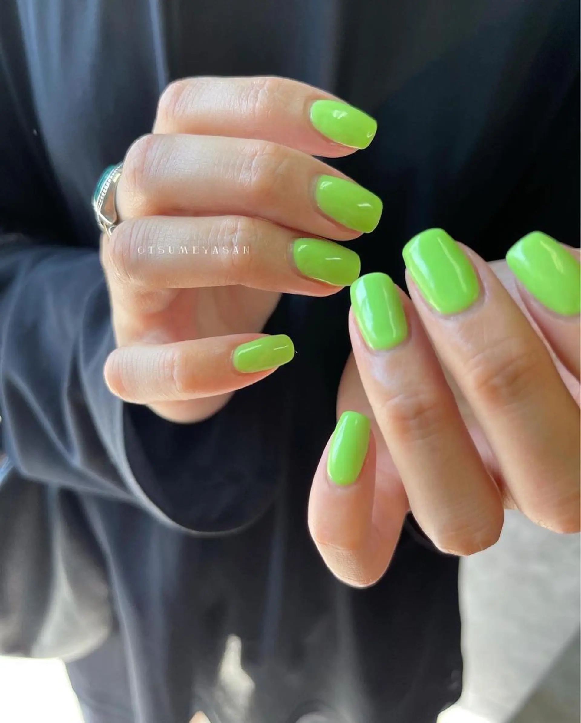 ネイル オーロラネイル ゴールド 韓国ネイル ニュアンスネイル ワンカラーネイル otsumeyasan所属・わたなべ ちかのネイルデザイン