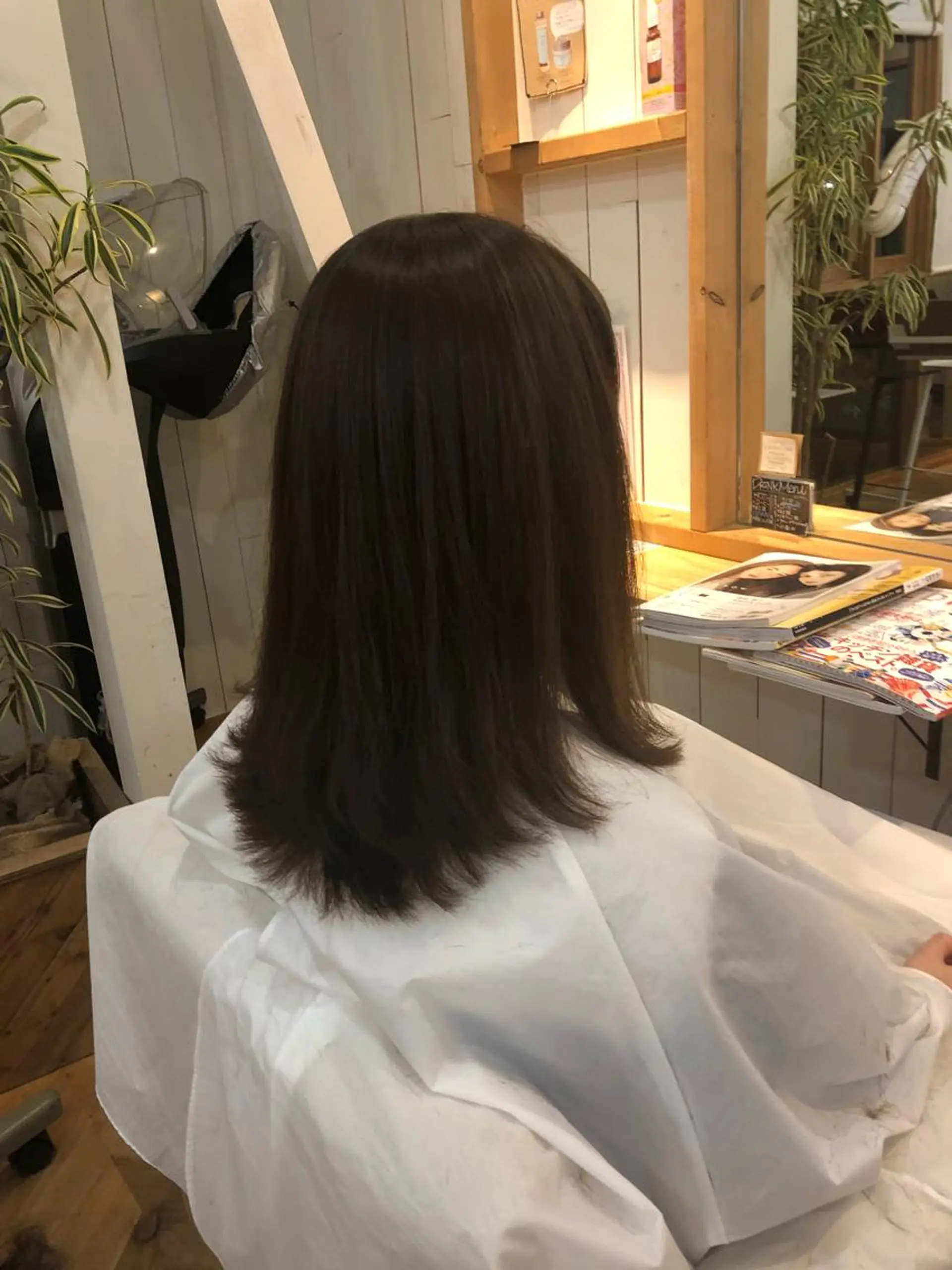セミロング DEE okazakiのヘアスタイル
