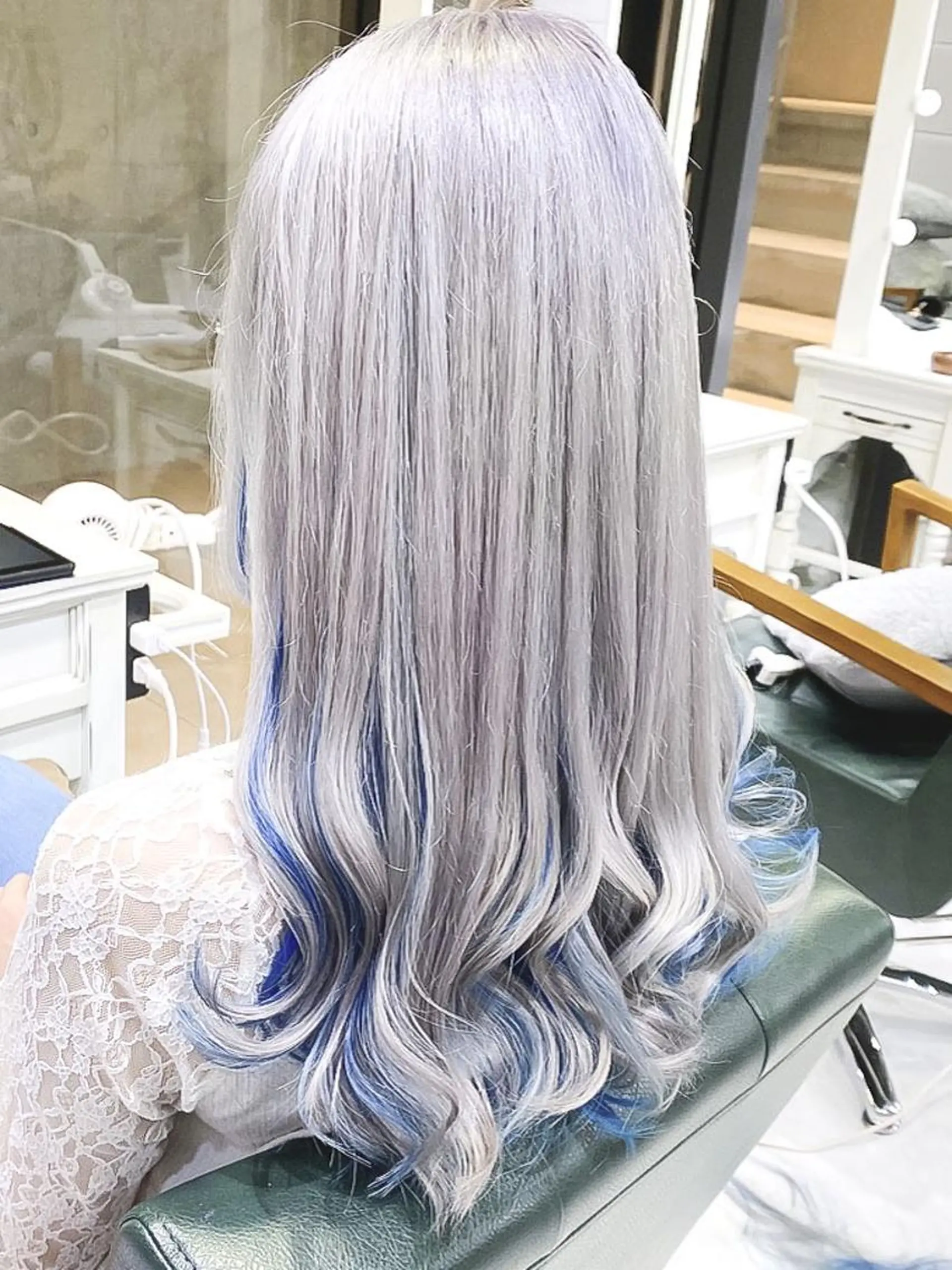 ロング カラー ヘアアレンジ ブリーチ ケアブリーチ 透明感カラー デザインカラー ハイトーンカラー 𝐑𝐈𝐍𝐊𝐀 🐷🖤のヘアスタイル