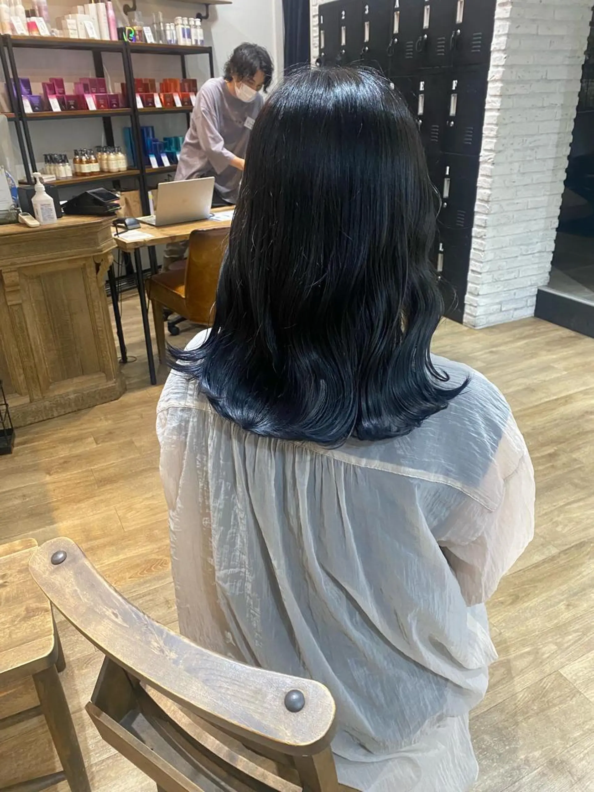 セミロング カラー ヘアアレンジ ブリーチ ブルーカラー ヘアカラー トリートメント あおい 🍒暖色カラーのヘアスタイル