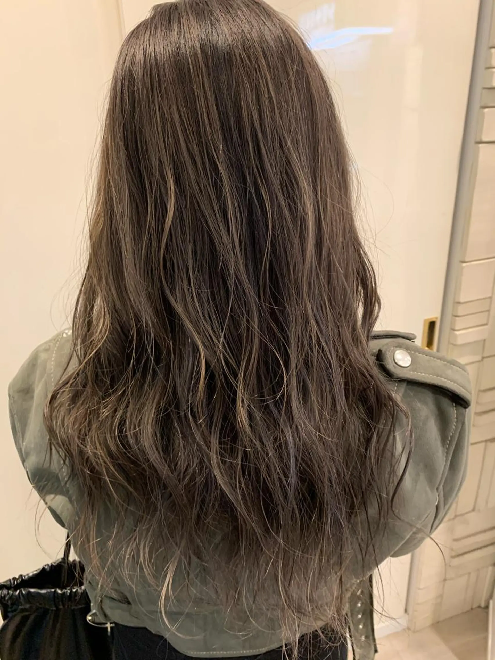 セミロング カラー ヘアカラー トリートメント 美髪形成！色素改善！ 秋田　和輝のヘアスタイル