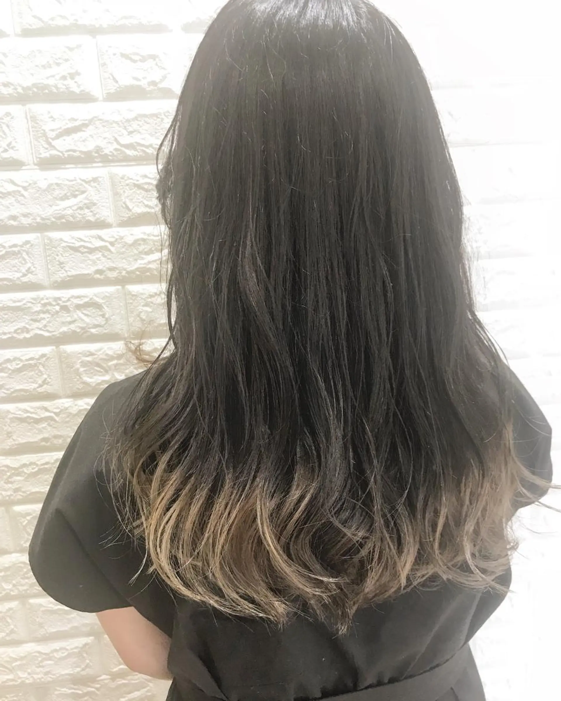 セミロング カラー グラデーションカラー ナガイ ユウキのヘアスタイル