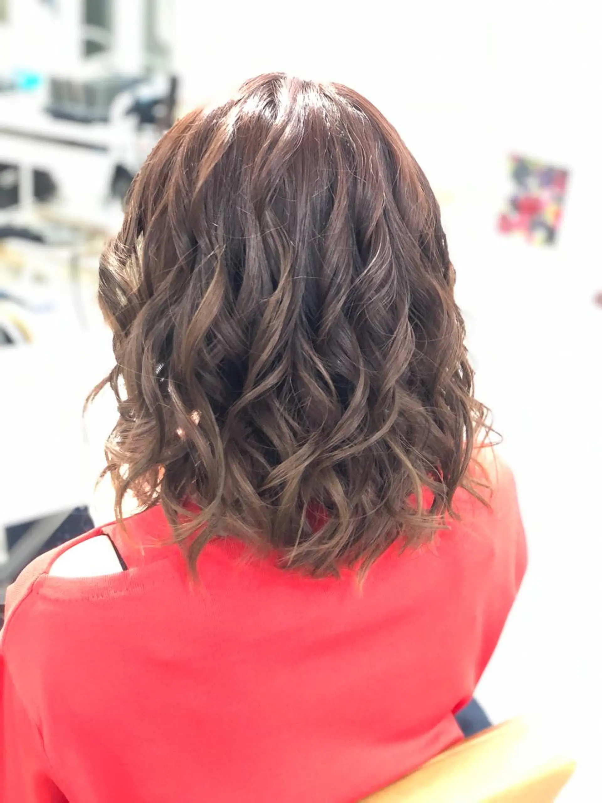 ミディアム laera 佐藤のヘアスタイル