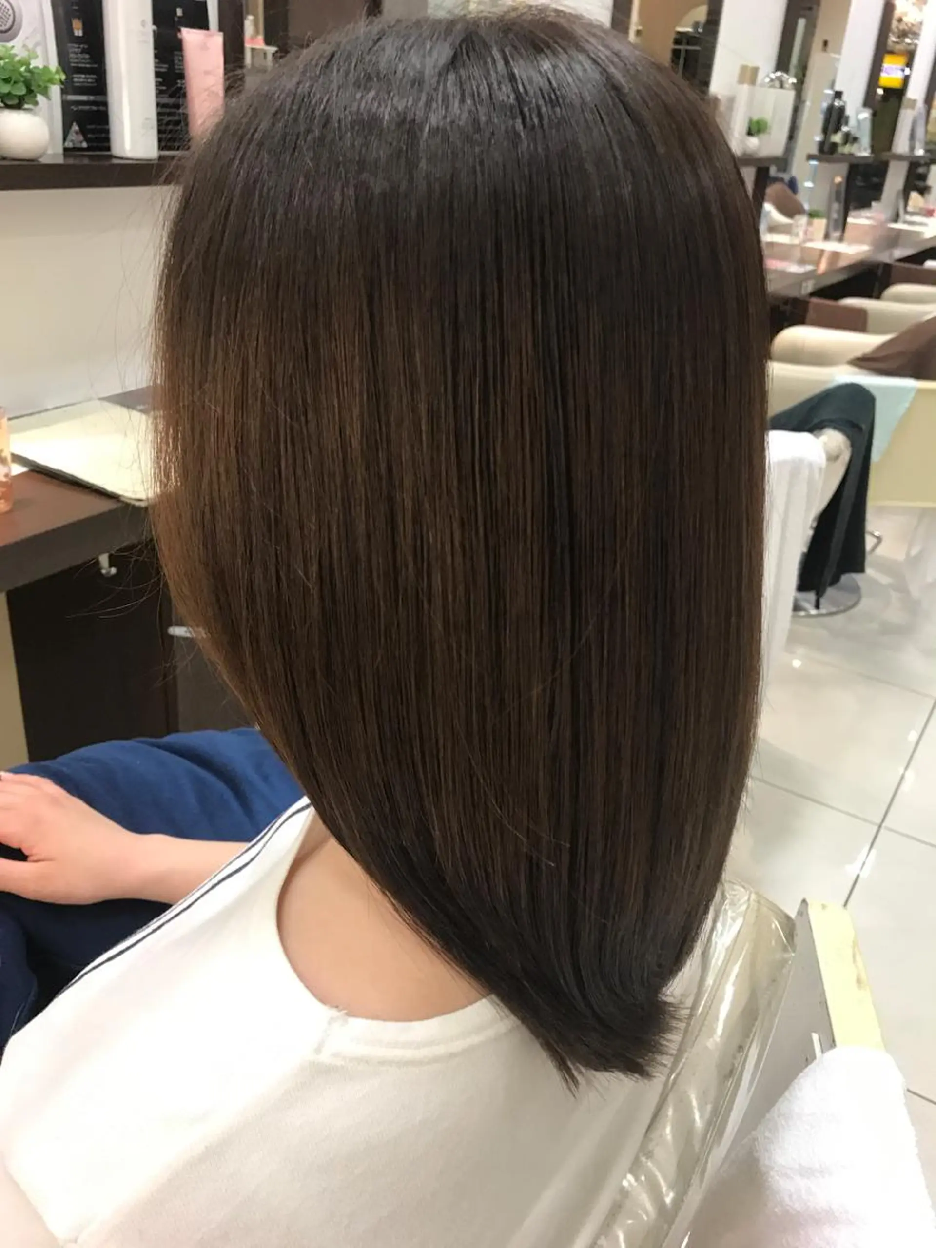 ミディアム 縮毛矯正/髪質改善 継続する美髪のヘアスタイル