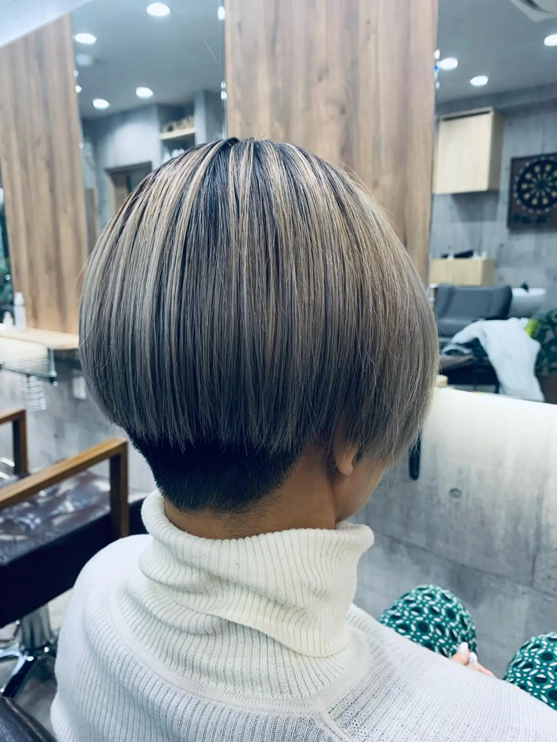 ショート カラー バレイヤージュ ブリーチ ケアブリーチ ダブルカラー グラデーションカラー ヘアカラー memento 斎藤大覚のヘアスタイル