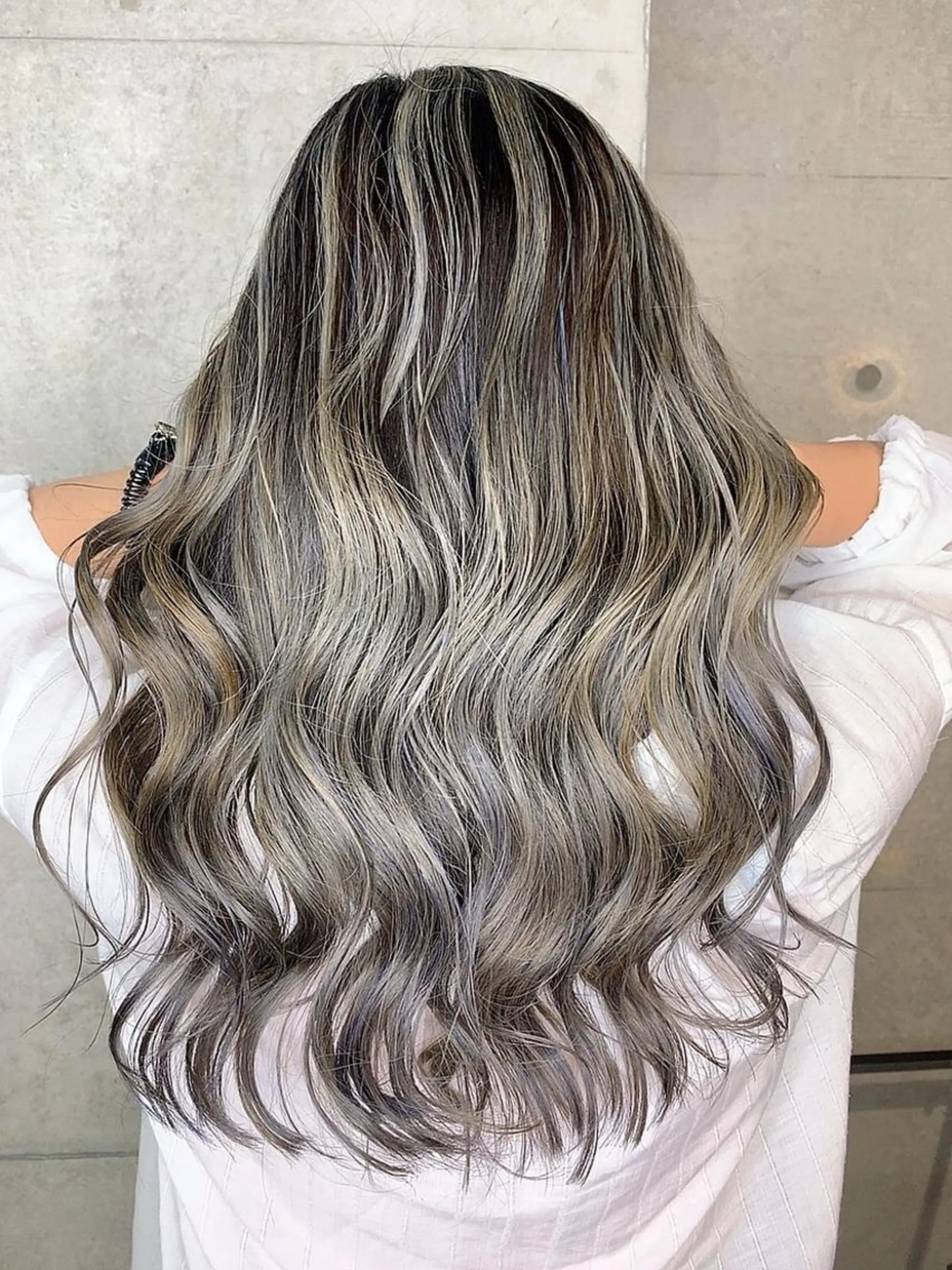 ロング カラー バレイヤージュ ブリーチ レイヤーカット MIL心斎橋所属・Clair クレアのヘアスタイル