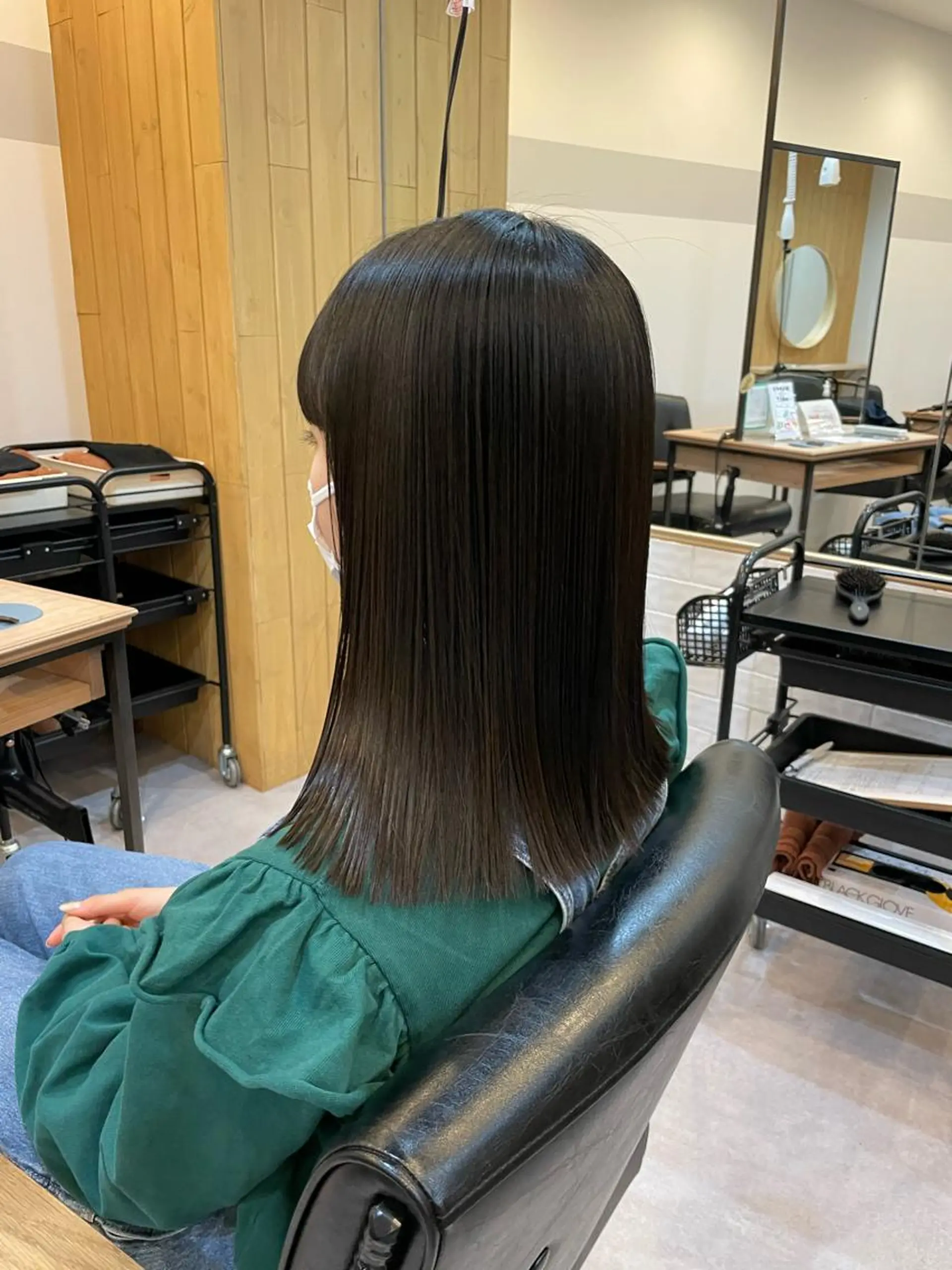 ミディアム カラー akane .のヘアスタイル