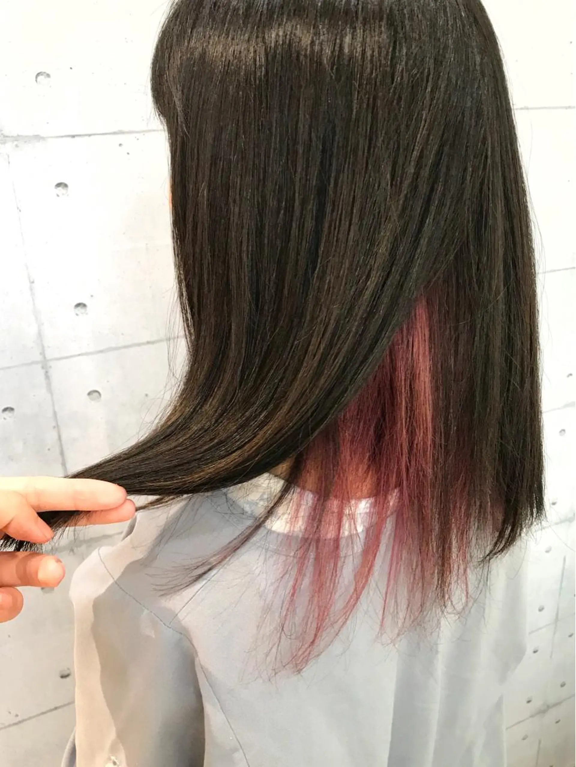 ミディアム カラー ブリーチ イルミナカラー インナーカラー ピンクカラー 高木 麻知子のヘアスタイル