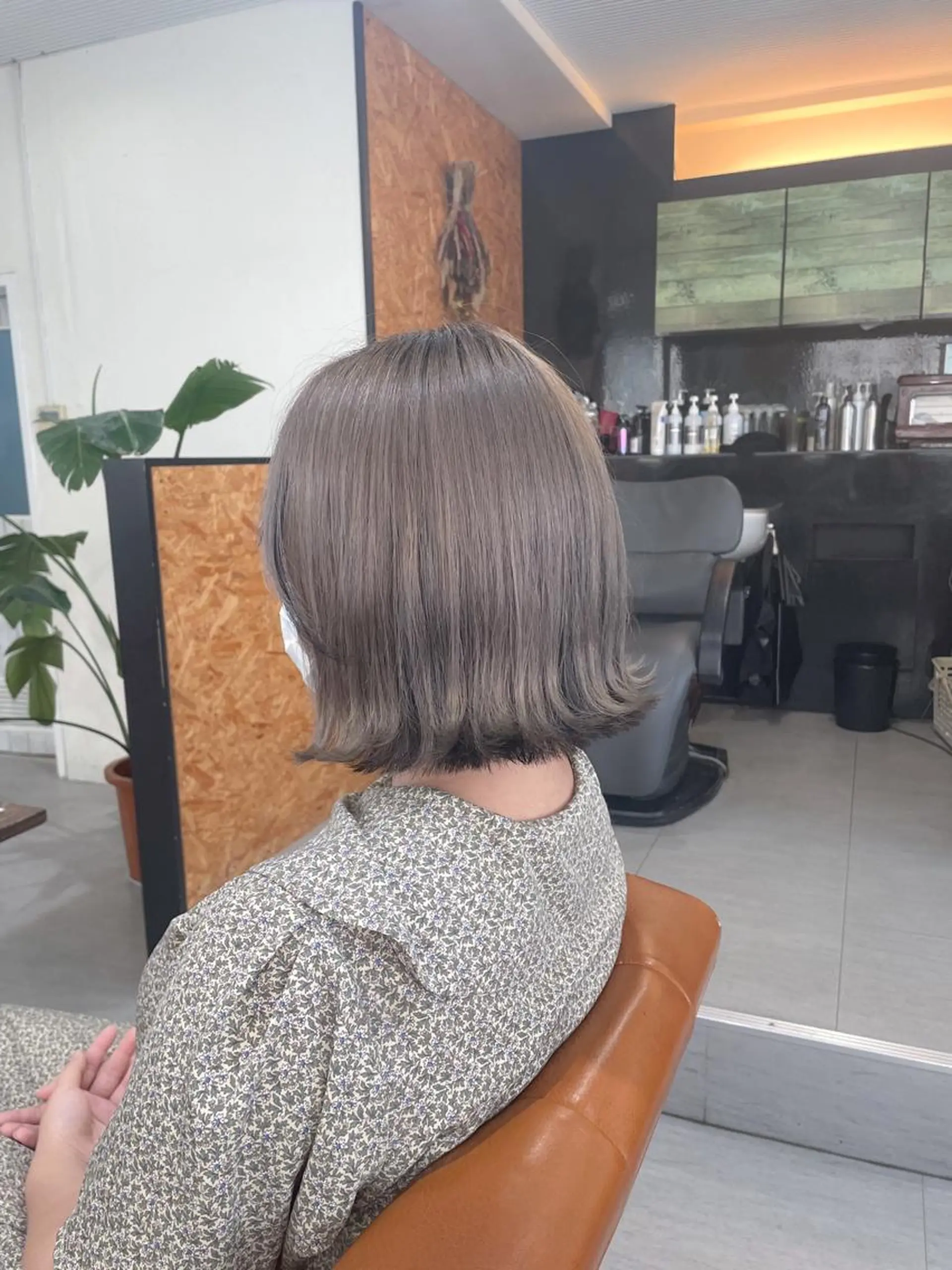 ミディアム カラー 黒髪 ブリーチ ブルーカラー ブルーブラック ヘアカラー かんばら りょーいのヘアスタイル