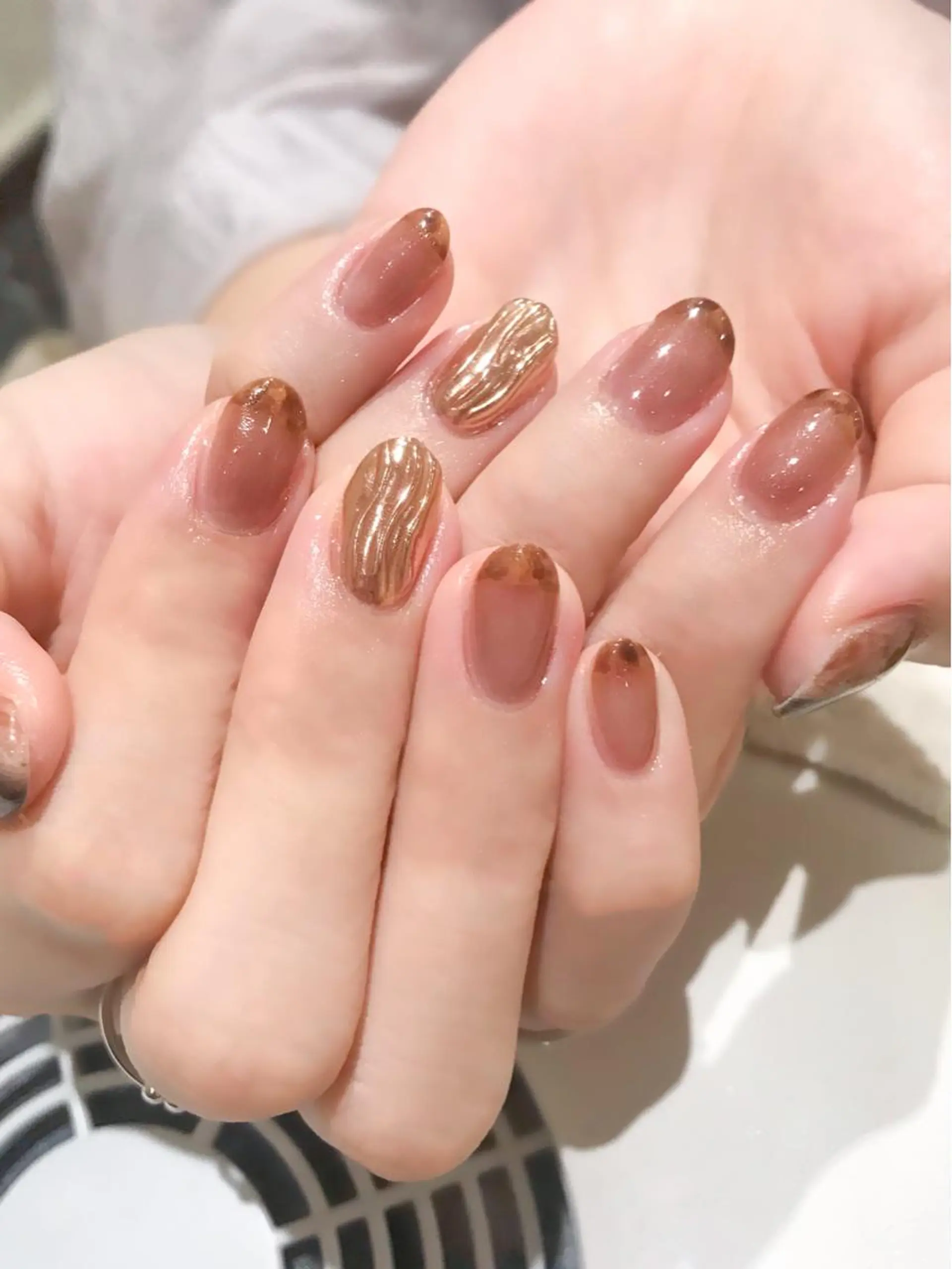 ネイル べっ甲ネイル ブラウン フレンチネイル ゴールド Nyanco Nailのネイルデザイン