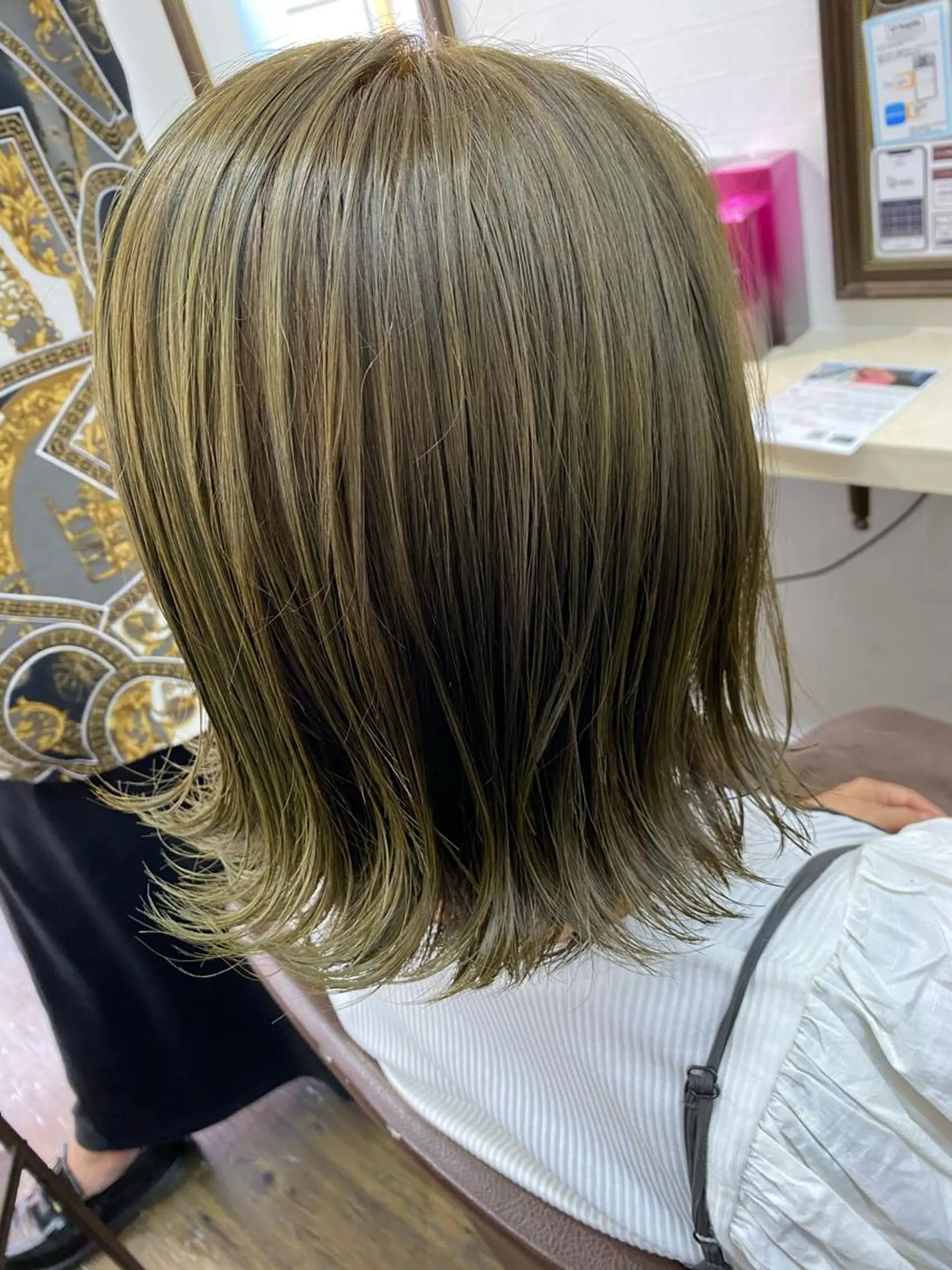 セミロング カラー アッシュ ベージュカラー 透明感カラー オリーブベージュ ヘアカラー トリートメント IwAsh大和駅前店所属・IwAsh大和駅前店 河野亜里香のヘアスタイル