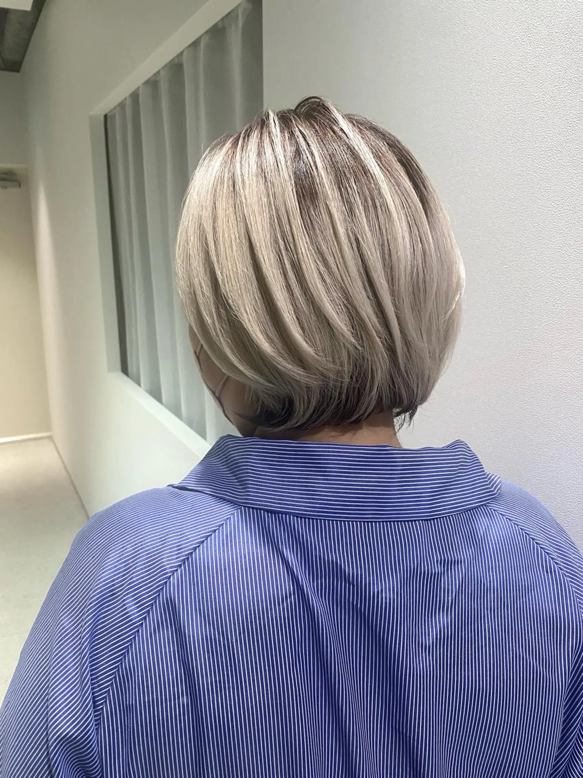 ショート カラー シルバー MUK ムクのヘアスタイル