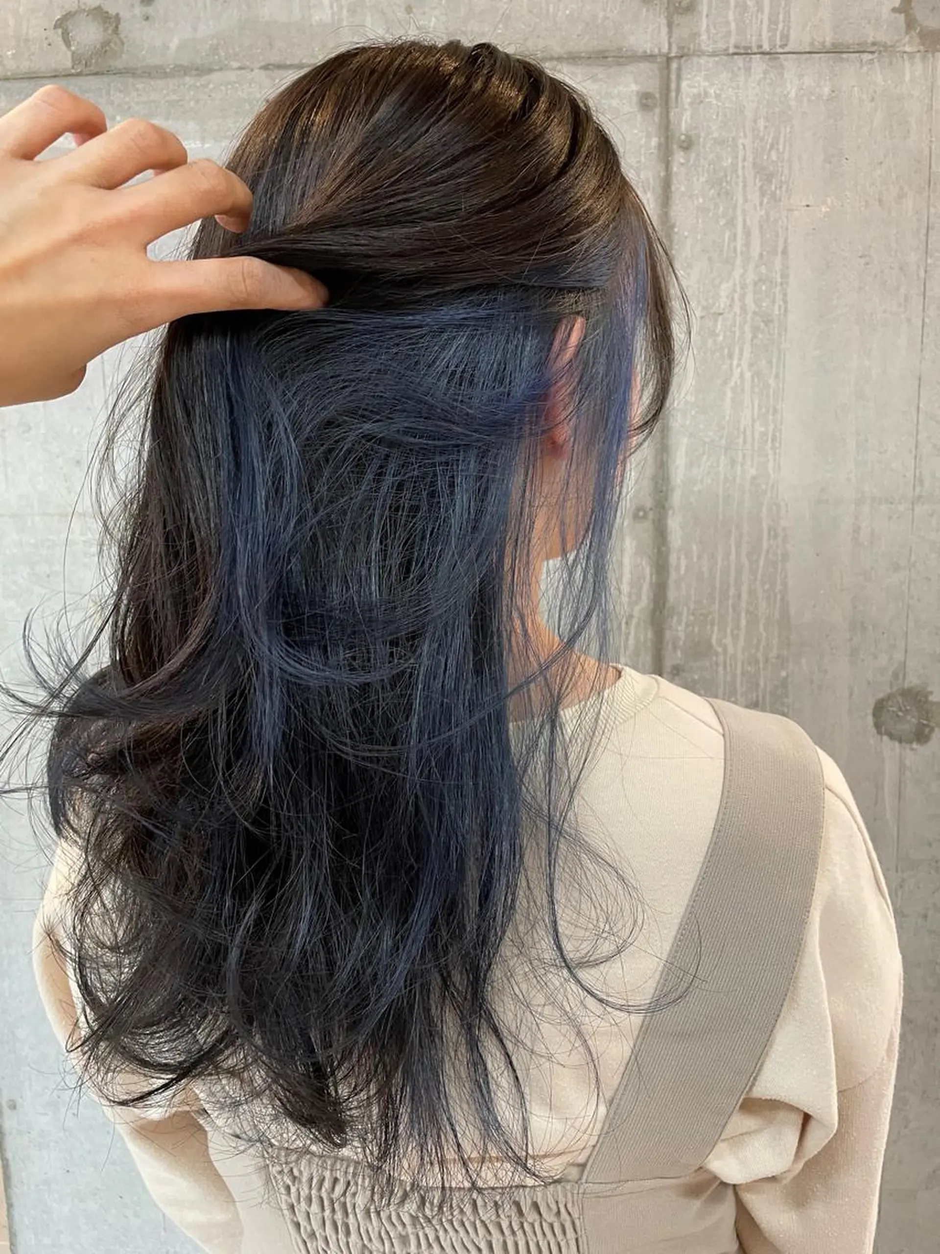 ロング カラー ヘアカラー 女性に人気♪ はやしほのかのヘアスタイル