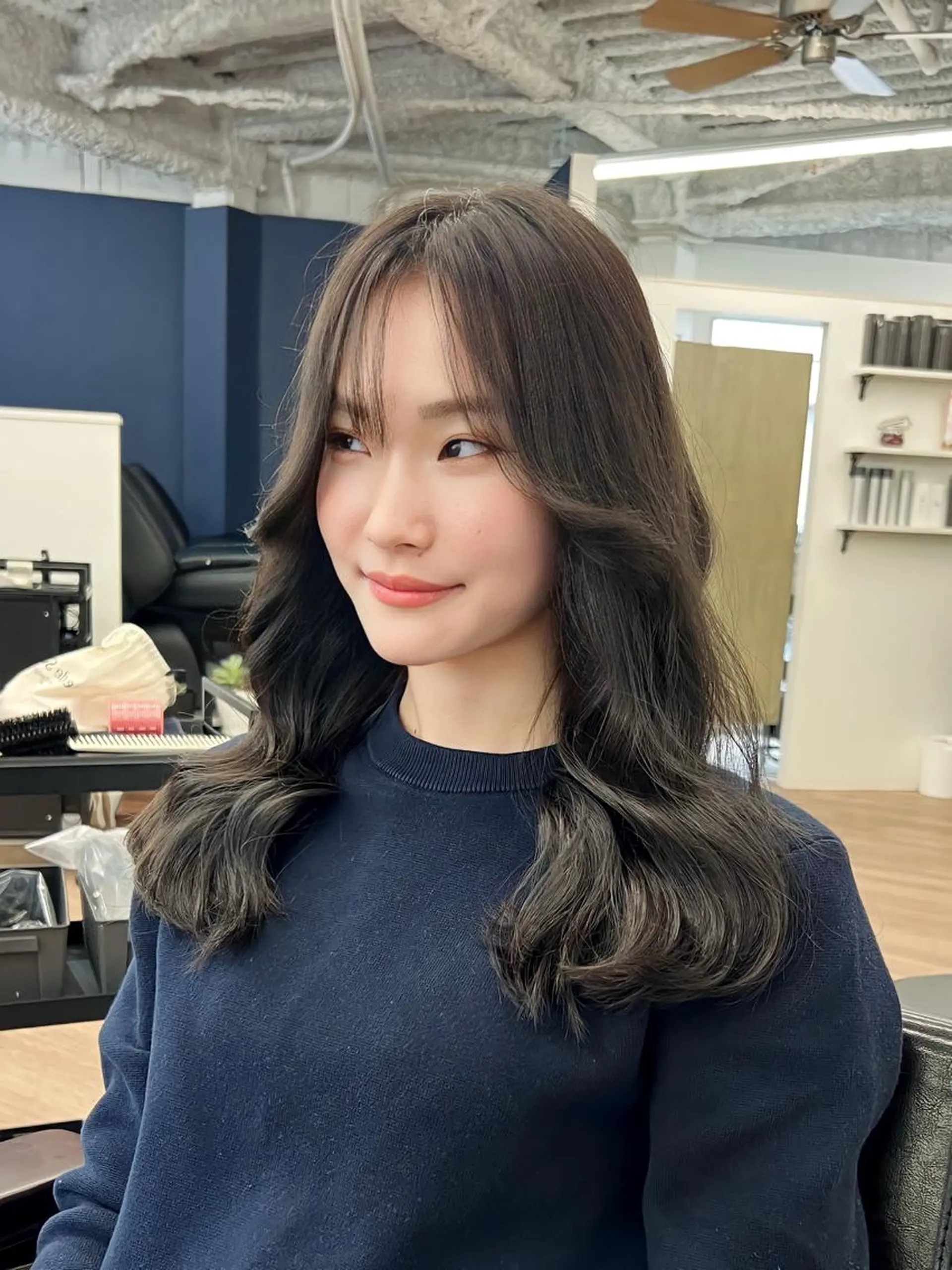 セミロング カラー パーマ ヘアアレンジ メンズ キッズ ネイル マツエク・マツパ アイブロウ メンズインナーカラー メンズ韓国風 黒髪 ブルーカラー ブルーブラック 武田涼レイヤーカット 髪質改善×縮毛矯正のヘアスタイル