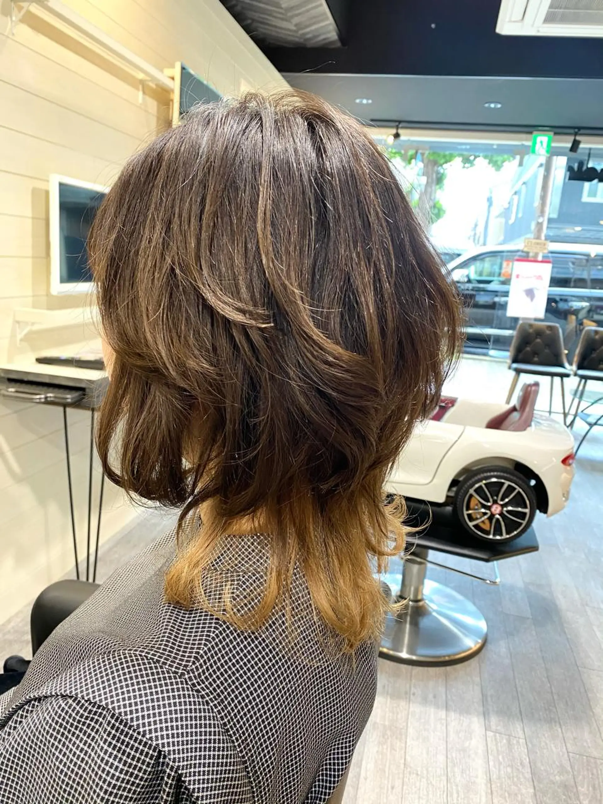 ミディアム カラー アディクシーカラー バレイヤージュ ブリーチ ケアブリーチ デザインカラー カット ヘアカラー unpeu hair  二条所属・先着1名様限定 カット無料のヘアスタイル