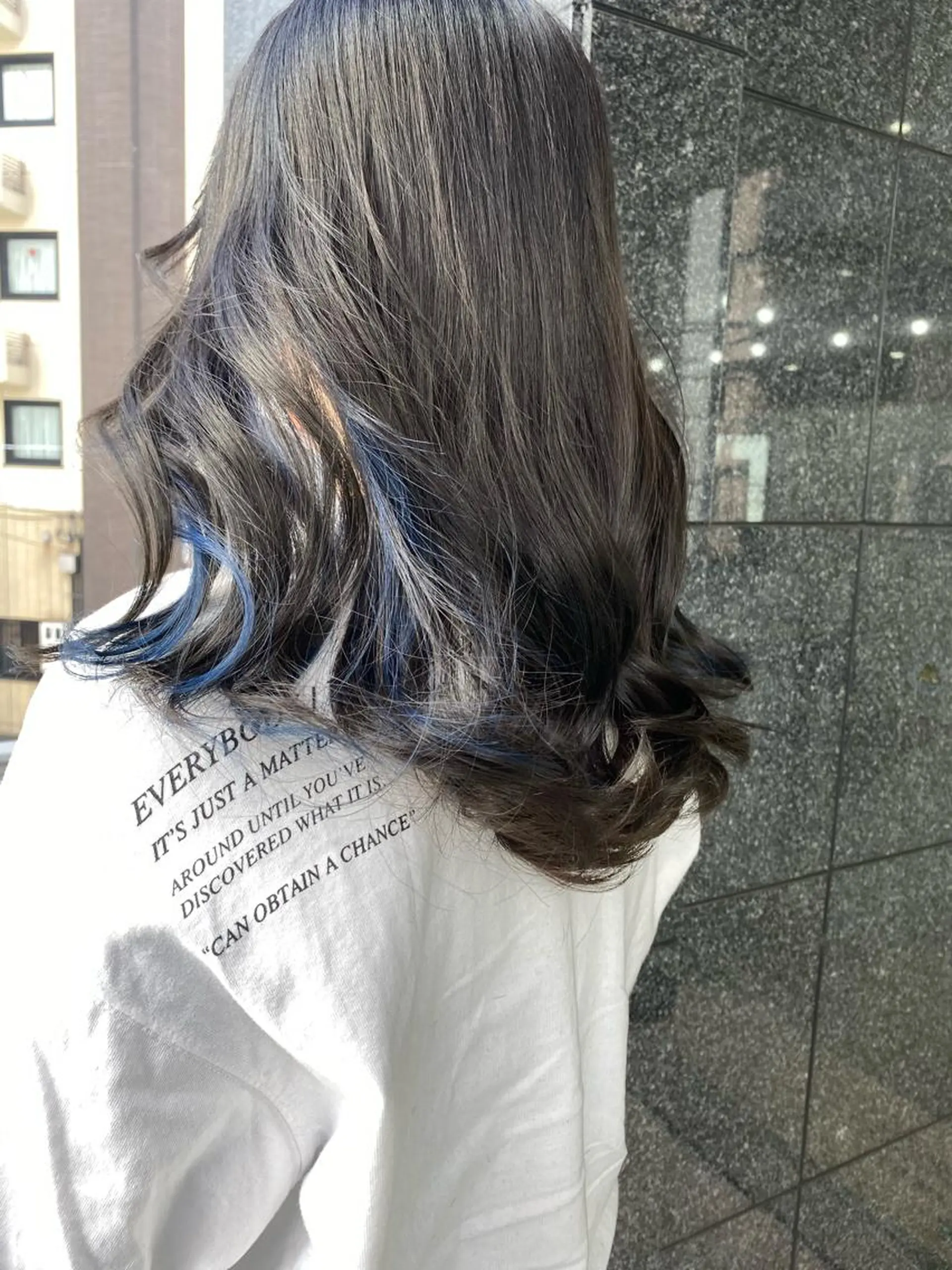 ロング カラー オリーブ/アッシュ やわらか透明感カラーのヘアスタイル