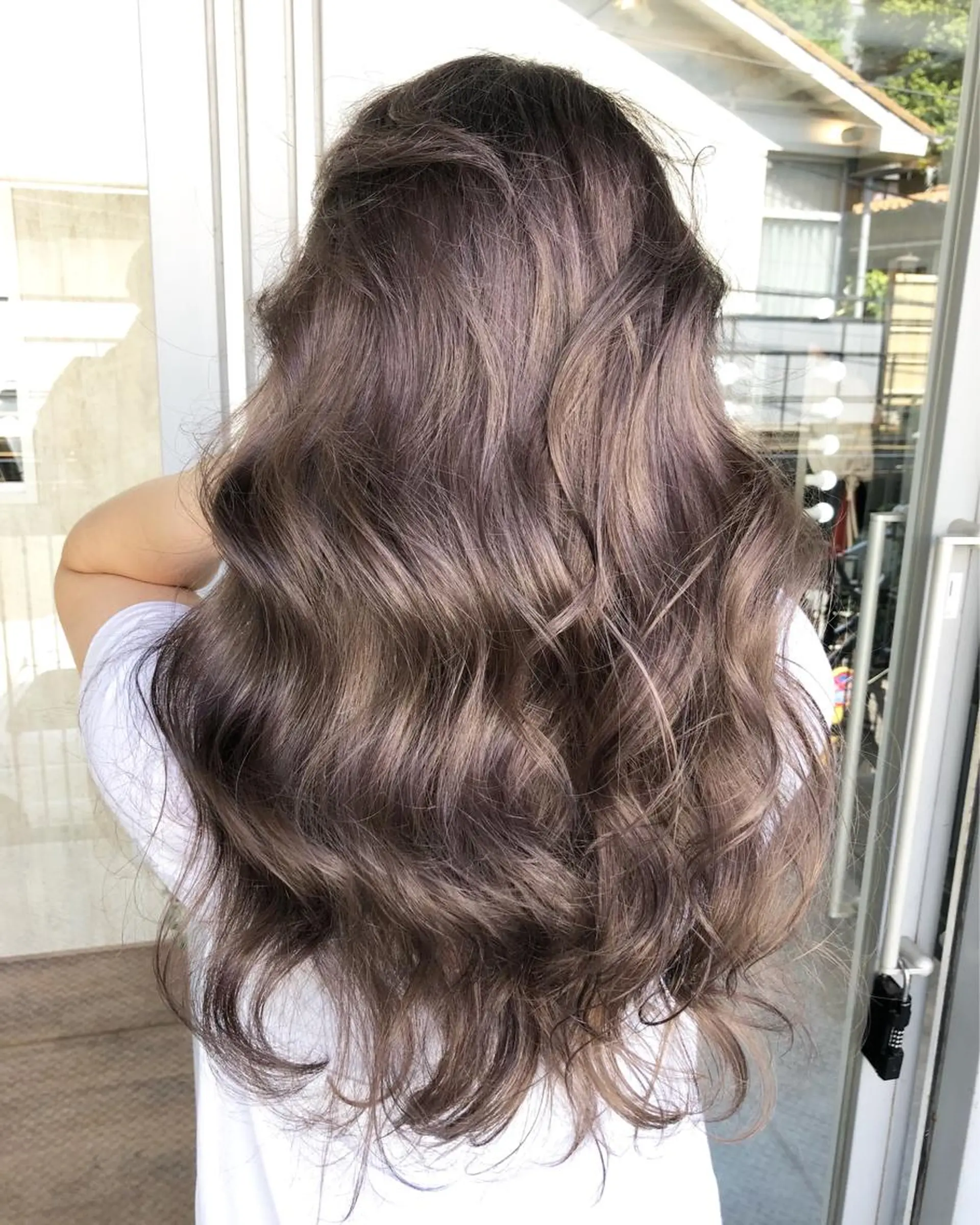 カラー グレージュ レイヤーカット BLend 渋谷のヘアスタイル