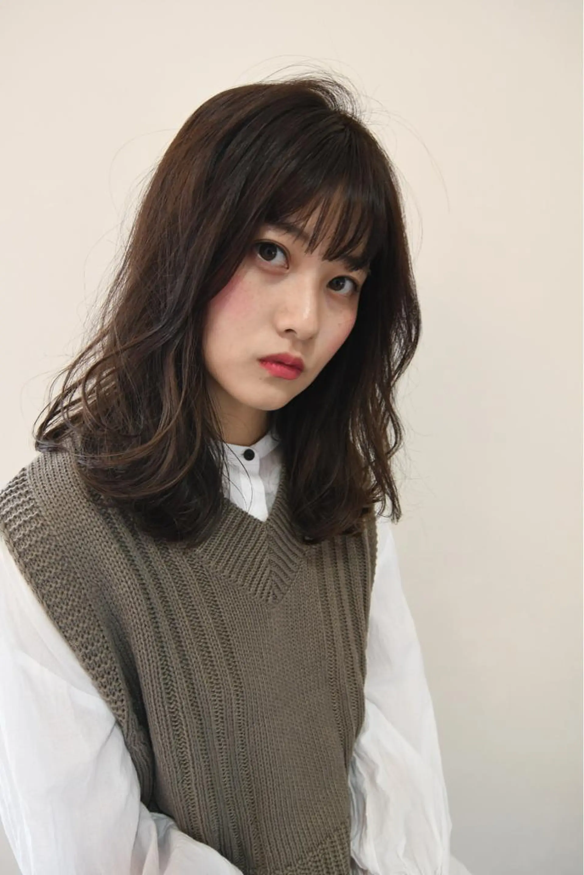 ミディアム カラー 三好 美里のヘアスタイル