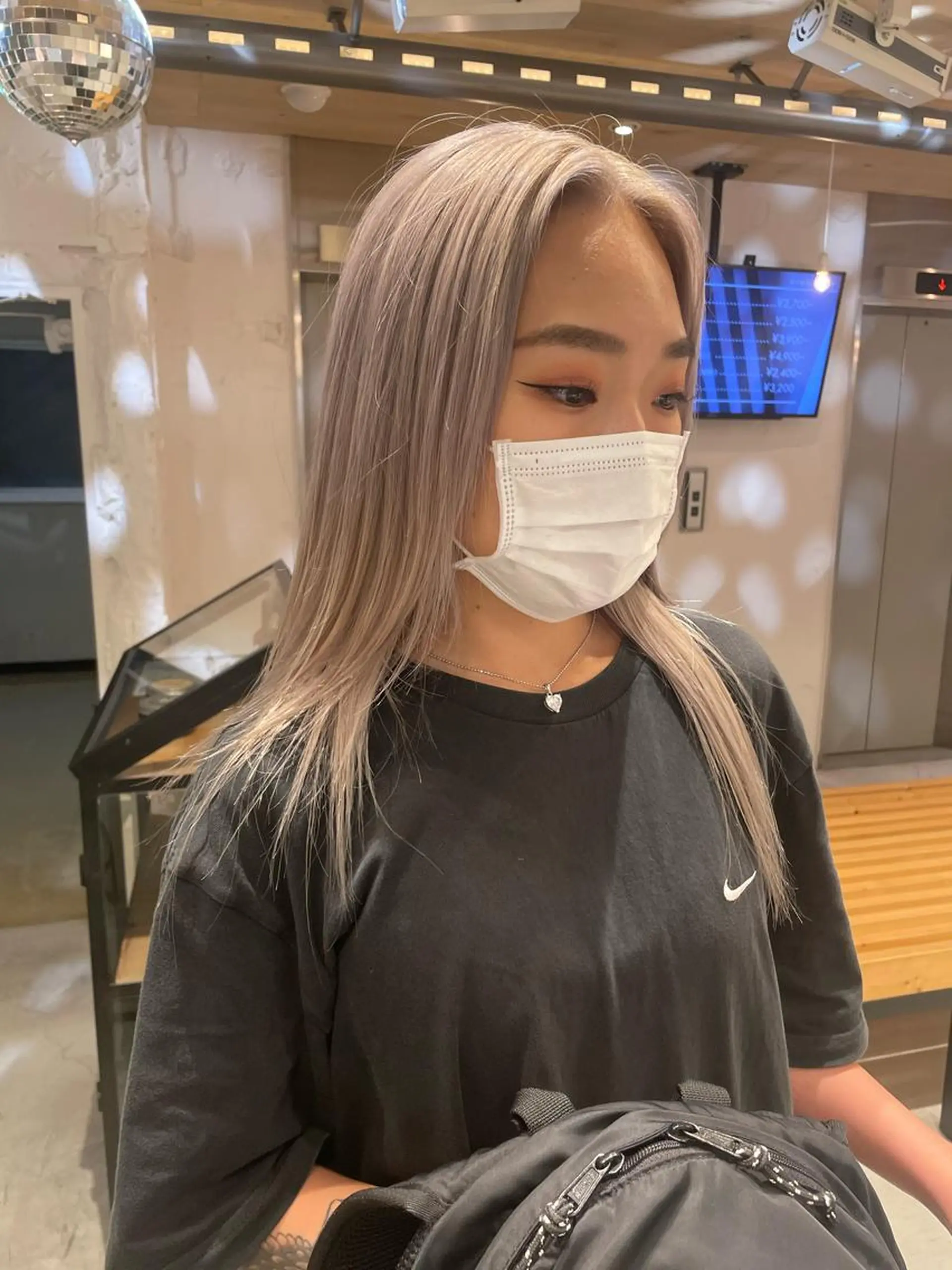 セミロング カラー 艶ハイトーン👑♡ NATSUKIのヘアスタイル