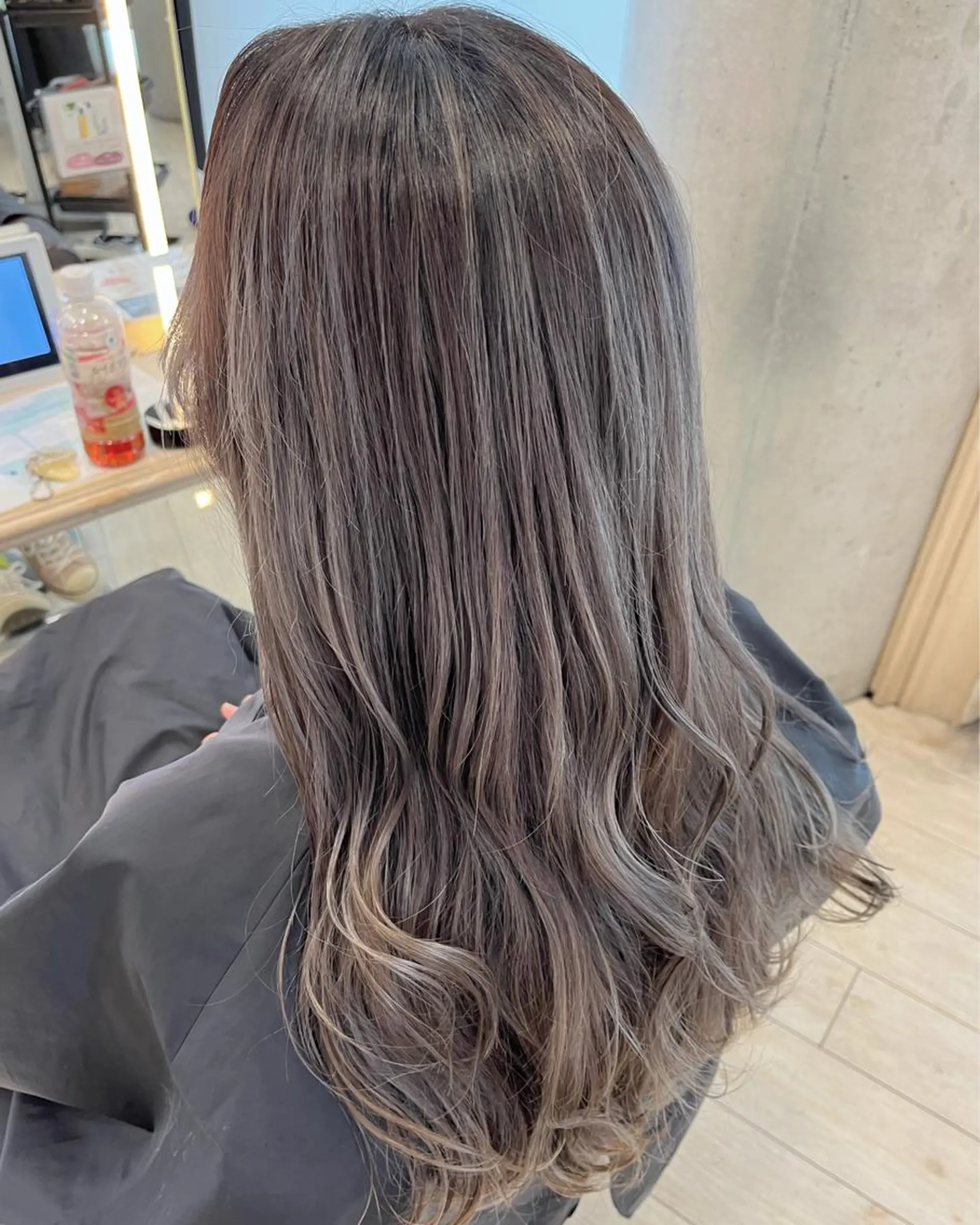 ロング カラー ヘアアレンジ バレイヤージュ ブリーチ ハイライトカラー ハイライト レイヤーカット サソウ ユリエ🥥のヘアスタイル