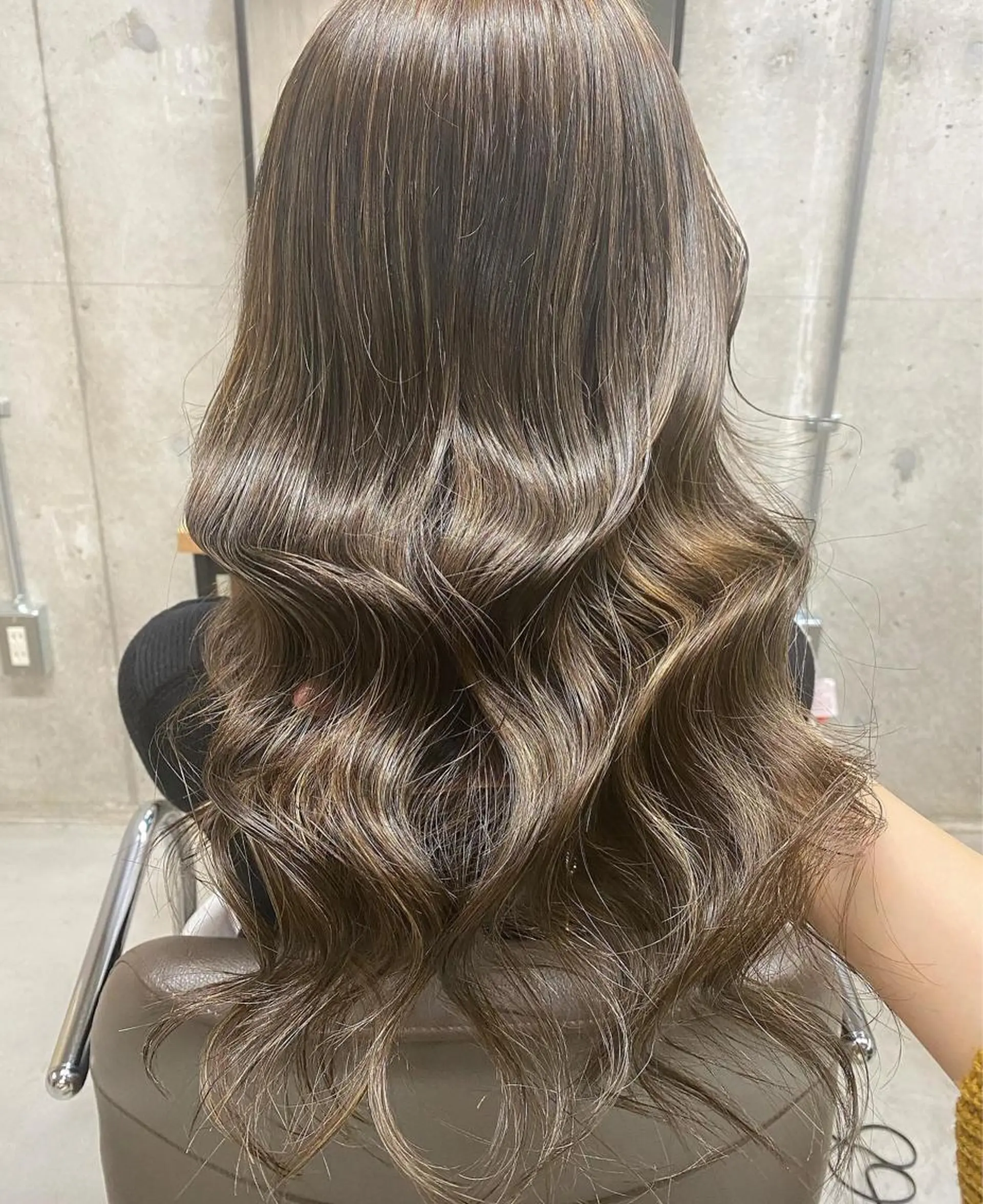 セミロング カラー GiseL アンリのヘアスタイル