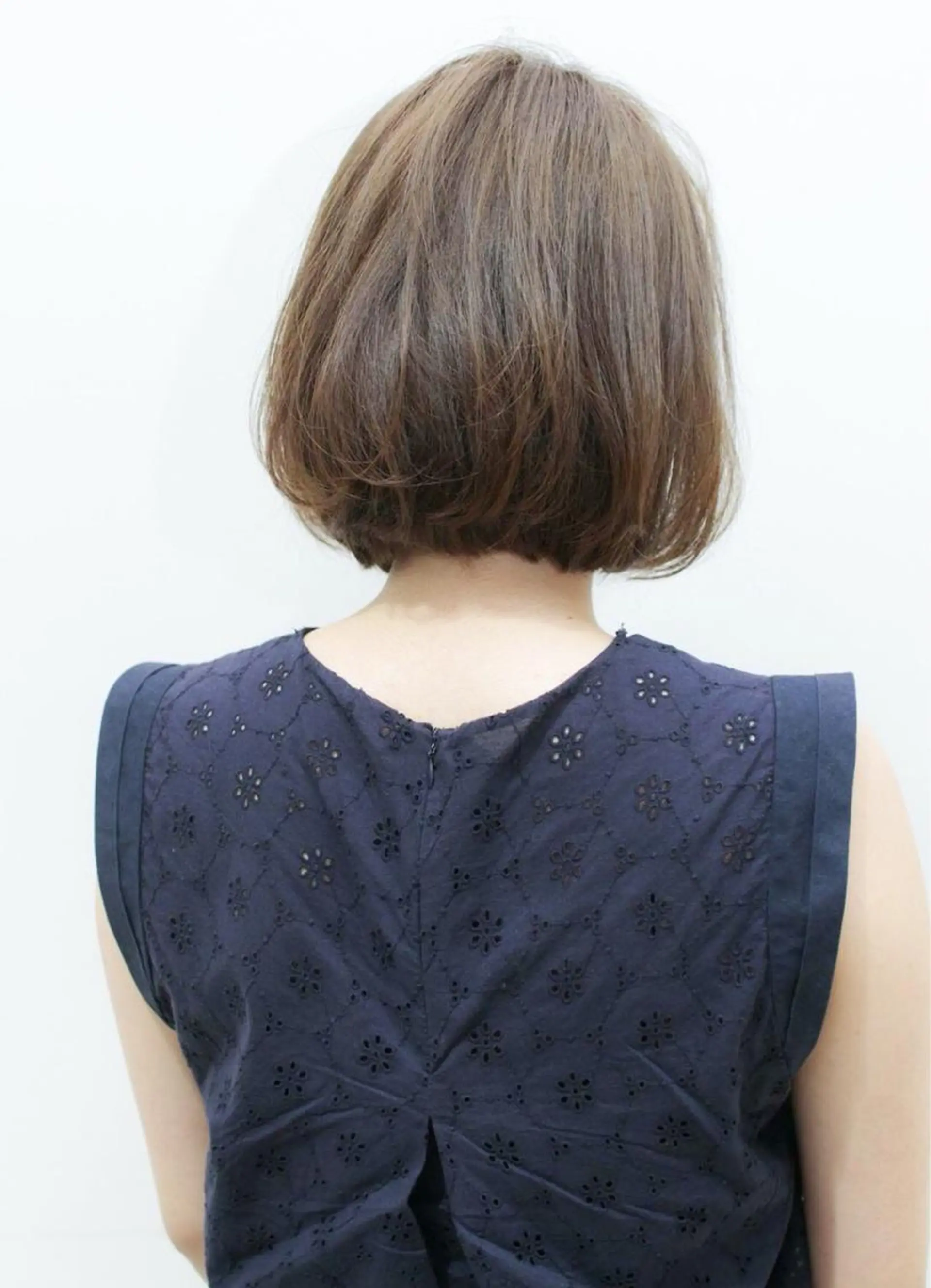 カラー esse大阪茶屋町店所属・レイヤーカット 新井田陽寿のヘアスタイル