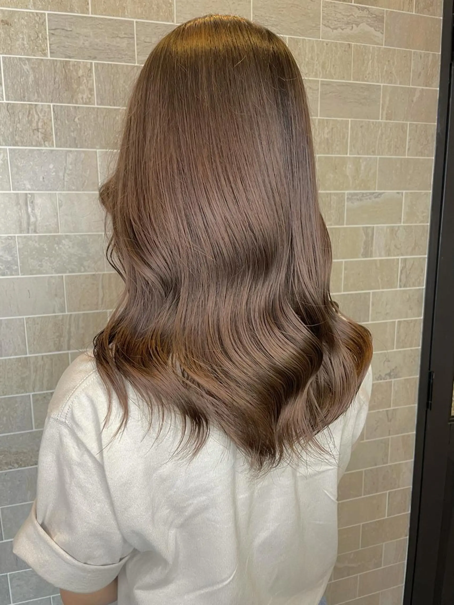 ミディアム ヘアカラー トリートメント ブリーチ毛矯正.髪質 改善.髪にドラマをのヘアスタイル