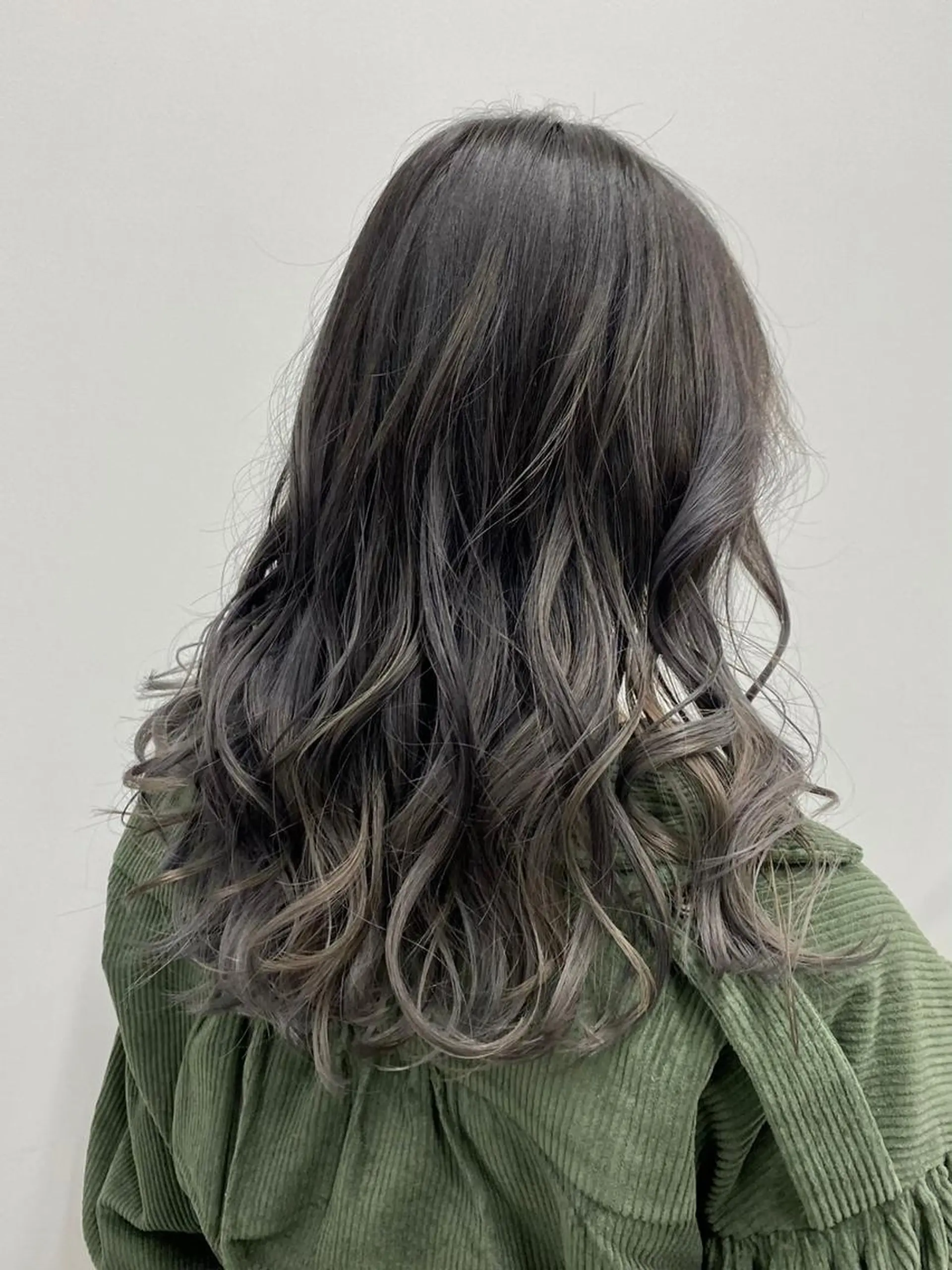 セミロング アッシュ エギョモリ フレンチガーリー 髪質改善 オン眉 カット ヘアカラー トリートメント 公式 Ease by amble luxeのヘアスタイル