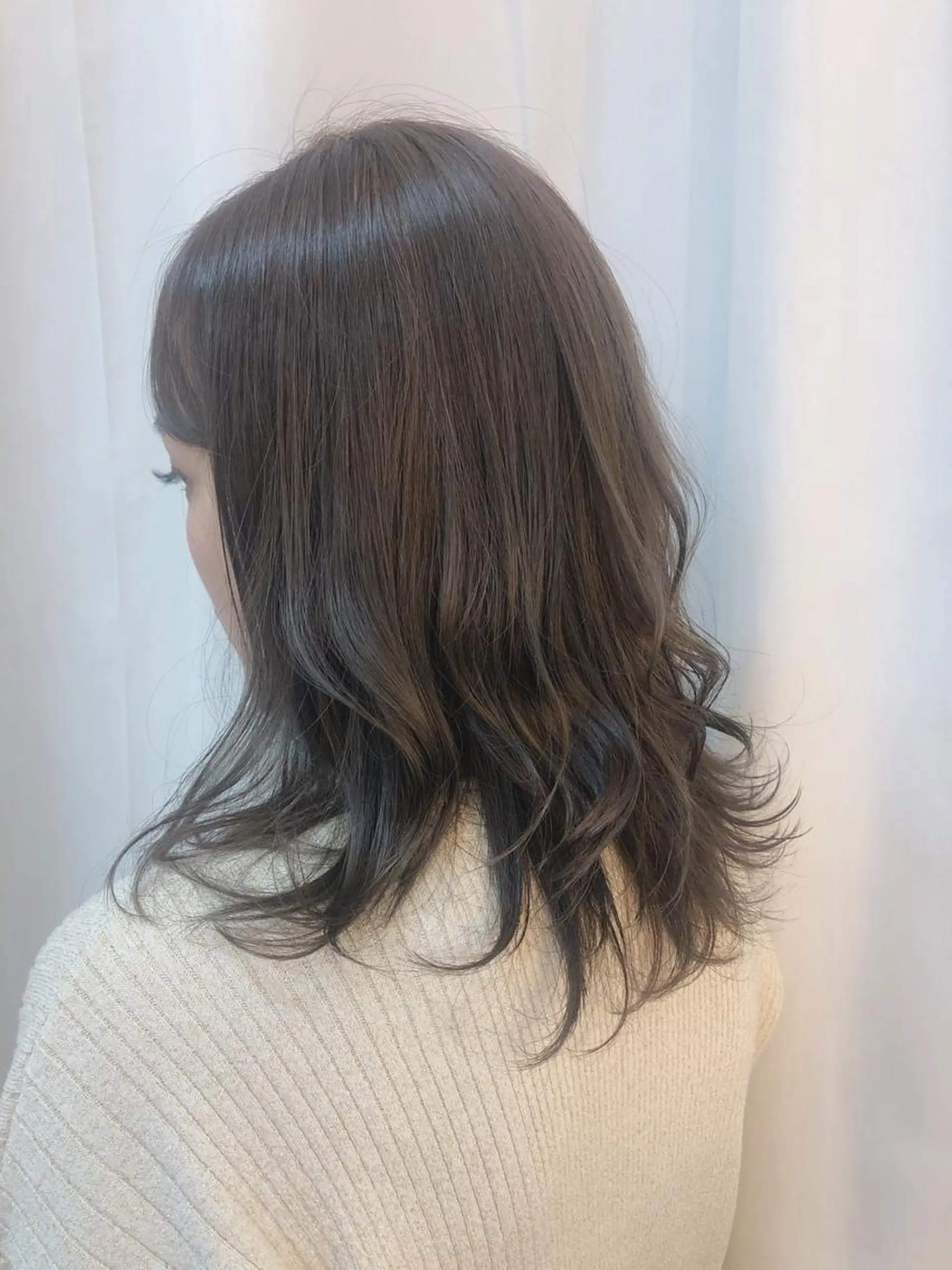 ミディアム カラー 透明感カラー グレージュ レイヤーカット いけがみ ゆかなのヘアスタイル