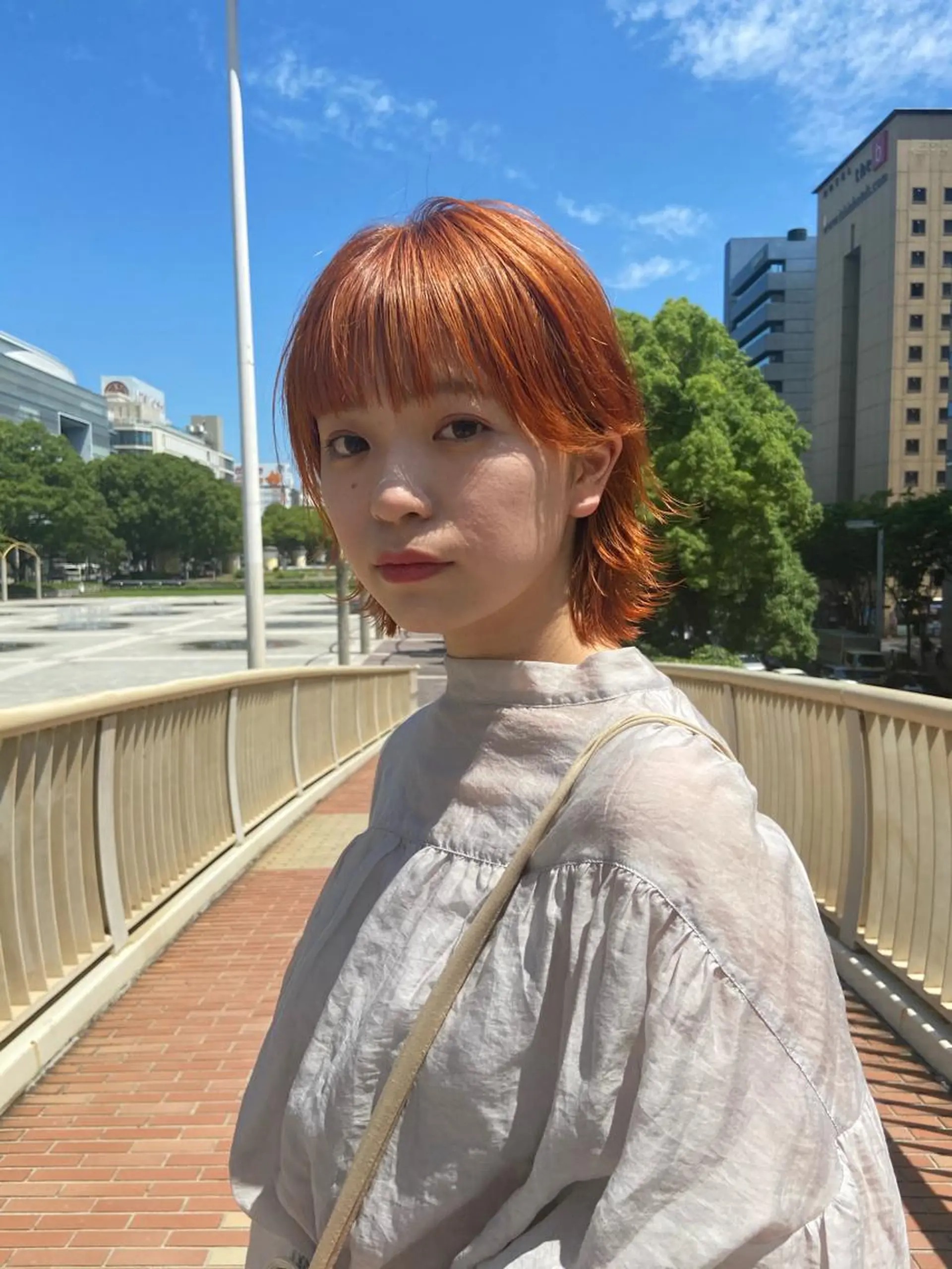 ミディアム カラー ブリーチ ダブルカラー オレンジ ウルフ/レイヤー/ ブリーチ/牧原歩夢のヘアスタイル